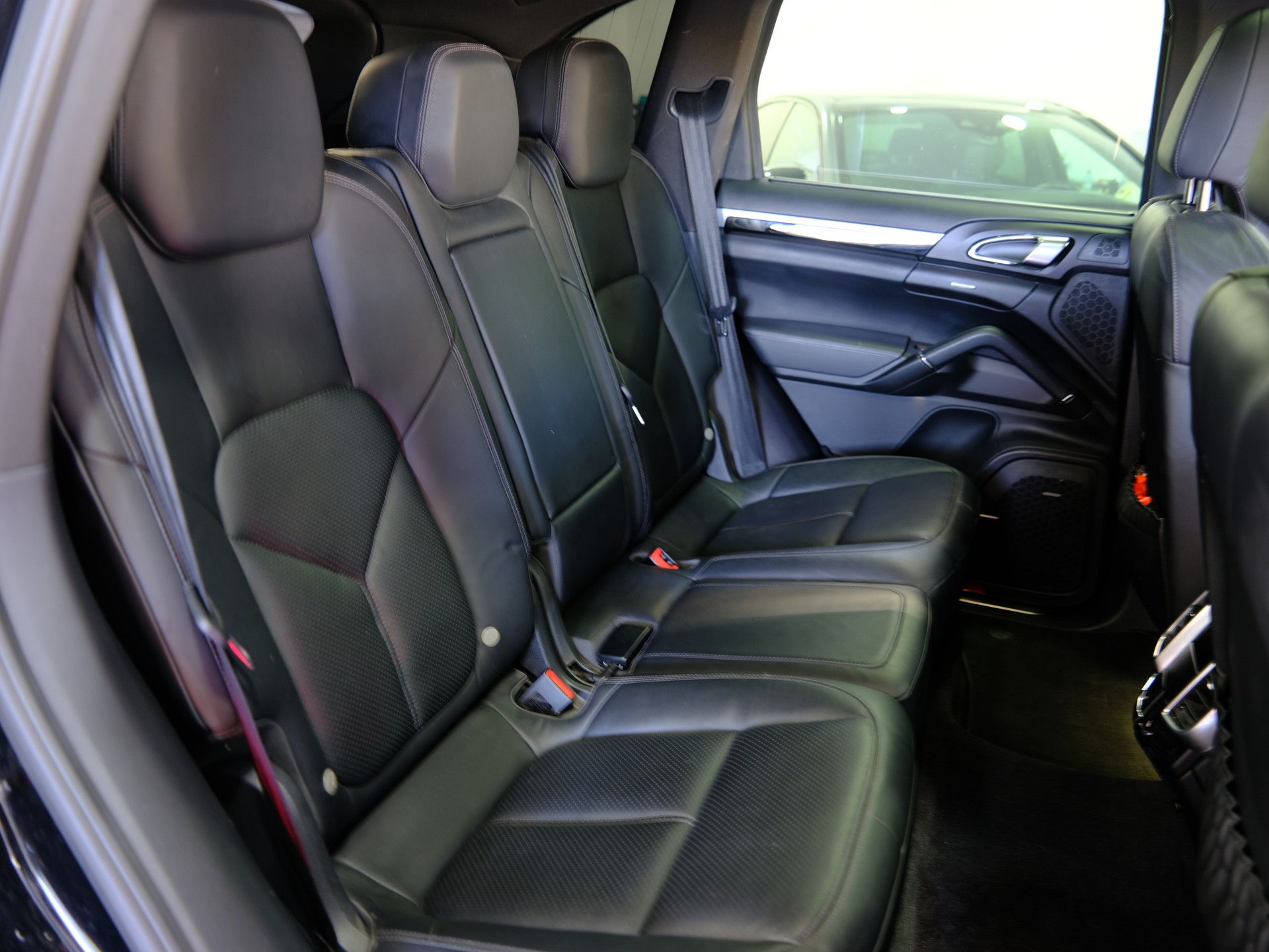PORSCHE Cayenne S Diesel *SITZBELÜFTUNG* * PANORAMADACH*-image-22