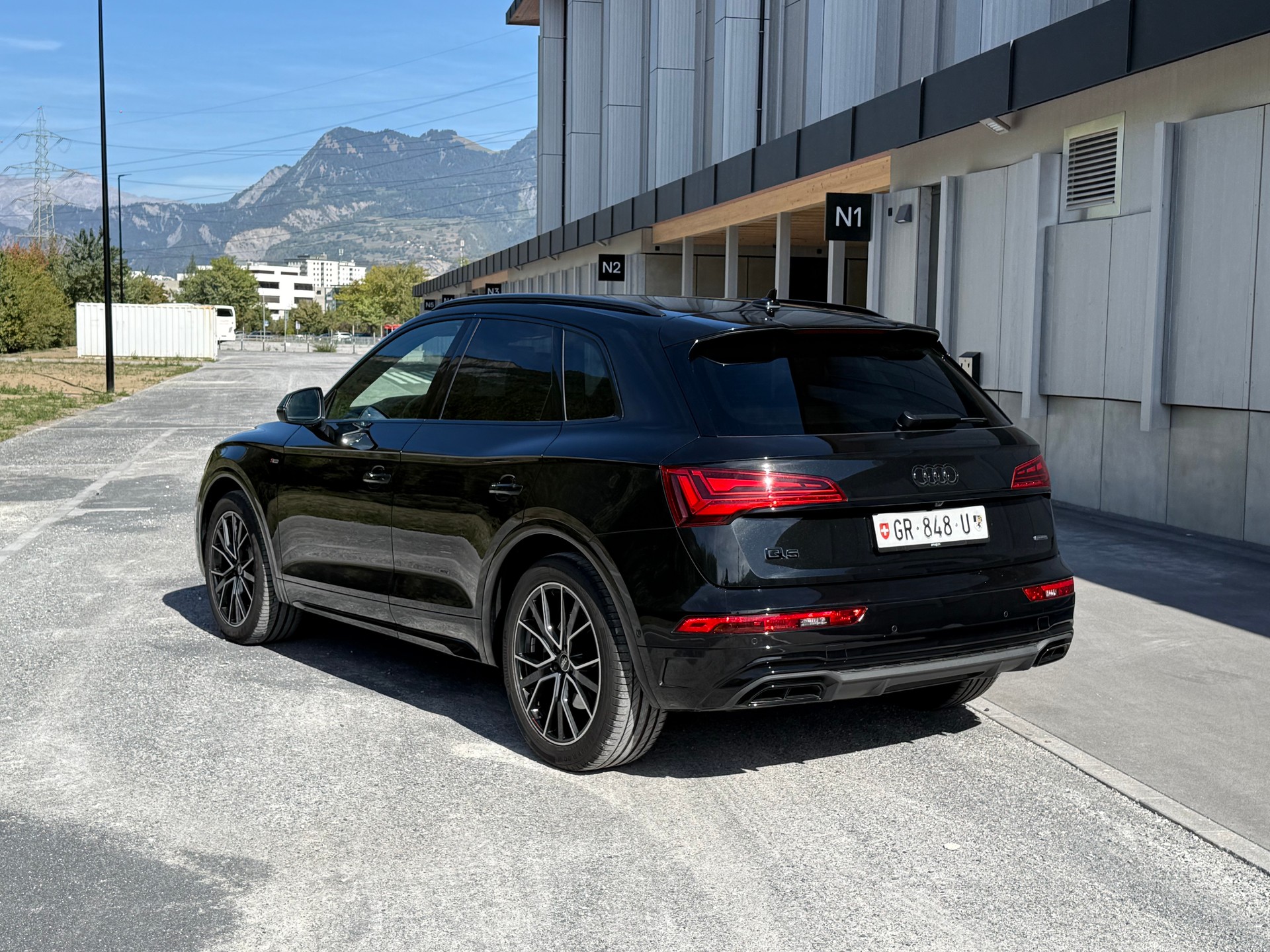AUDI Q5 40 TDI Black Edition quattro S-tronic-image-5