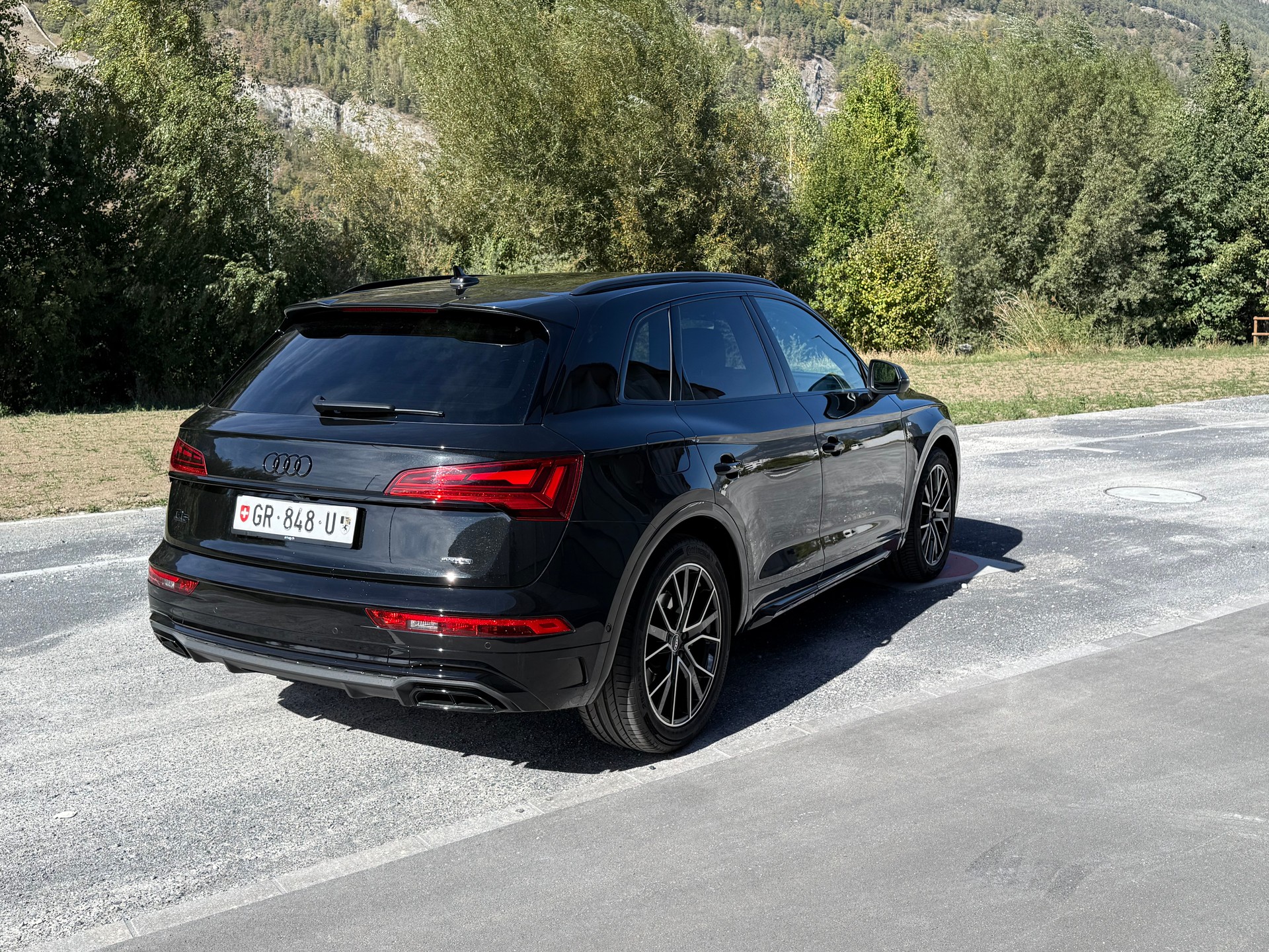 AUDI Q5 40 TDI Black Edition quattro S-tronic-image-3