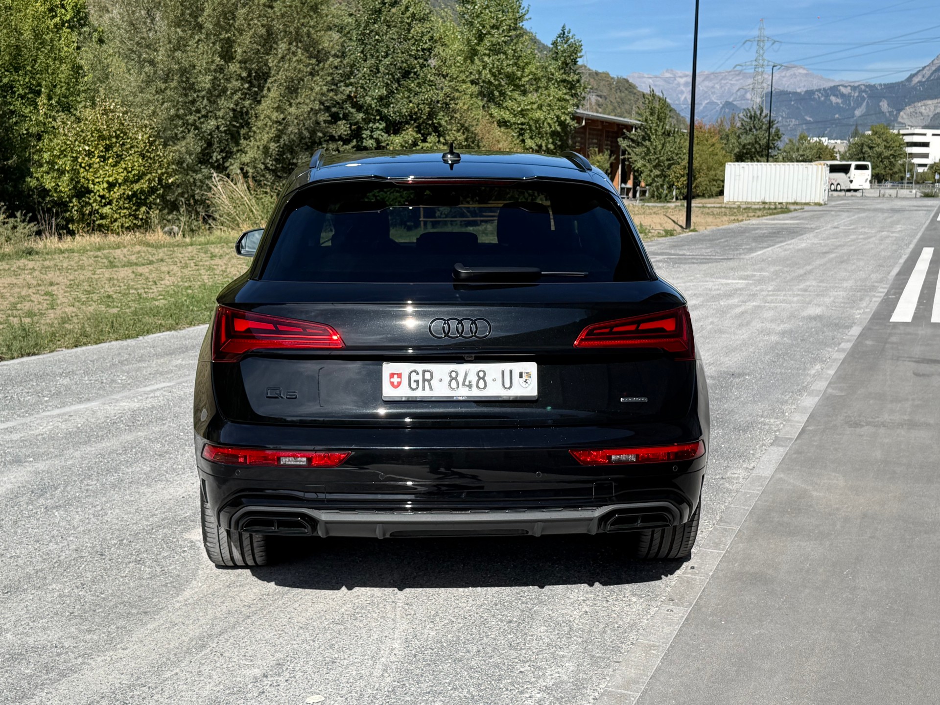 AUDI Q5 40 TDI Black Edition quattro S-tronic-image-4