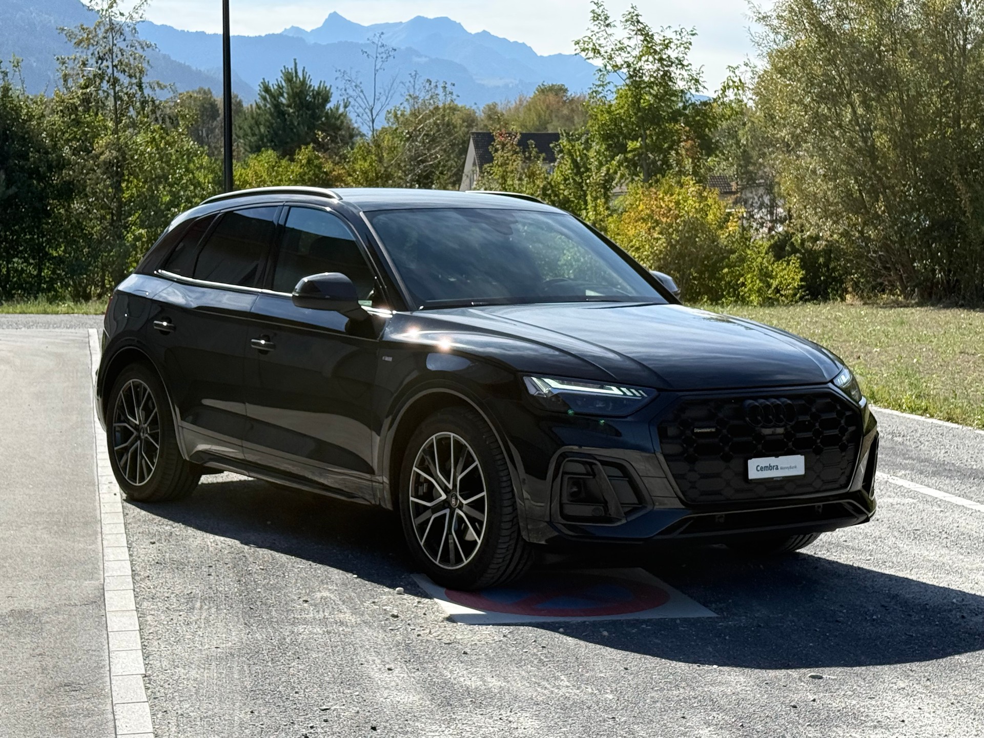 AUDI Q5 40 TDI Black Edition quattro S-tronic-image-1