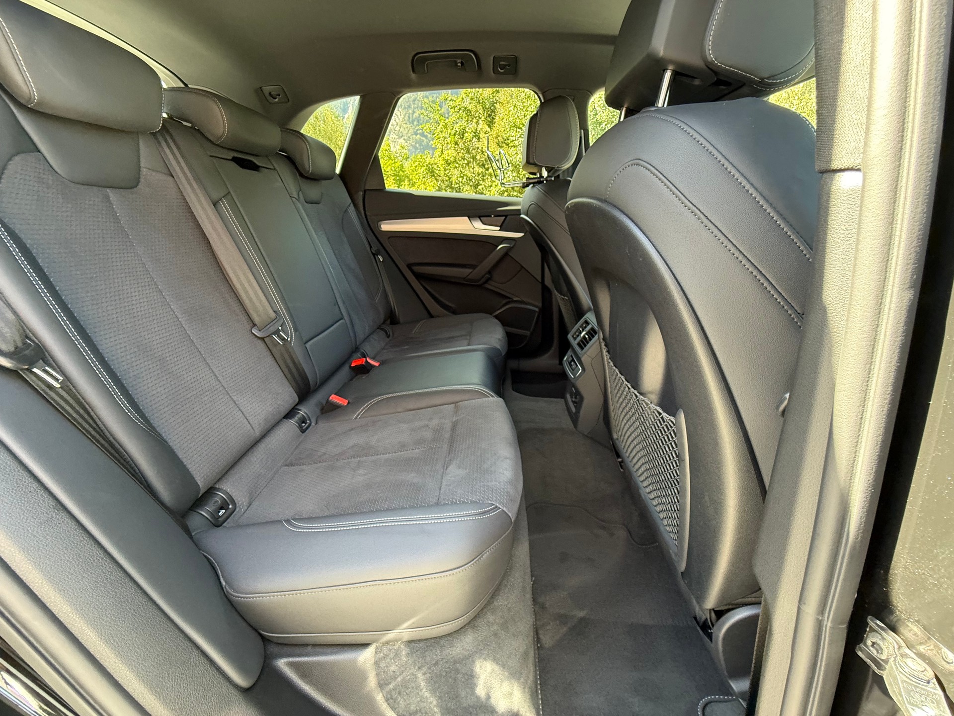 AUDI Q5 40 TDI Black Edition quattro S-tronic-image-10
