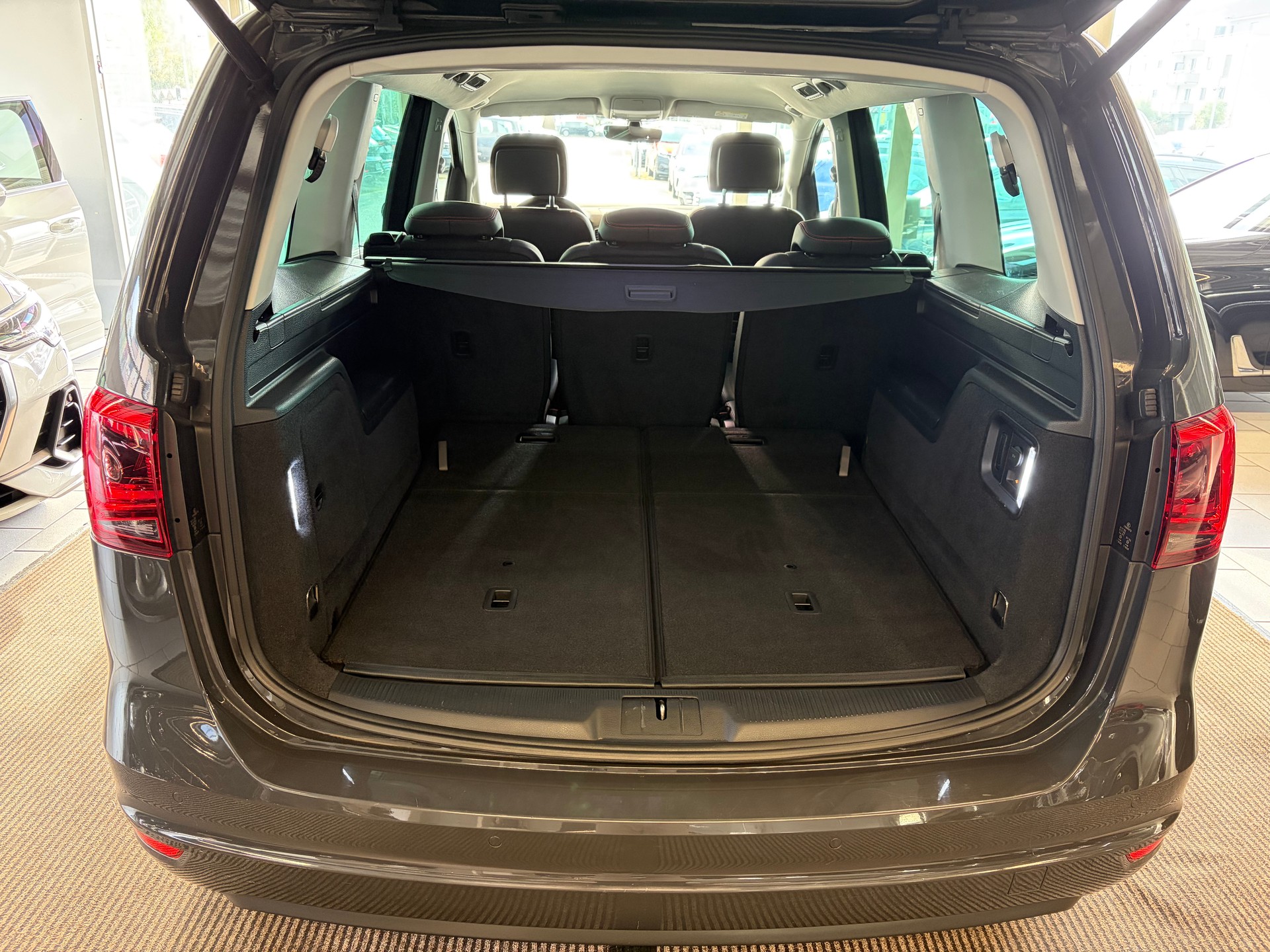 SEAT Alhambra 1.4 TSI FR Line DSG | CH | 7 Sitzer mit Kindersitzen | Elektrische Türen | AHK | Apple CarPlay/Android Auto | DAB+ |-image-30