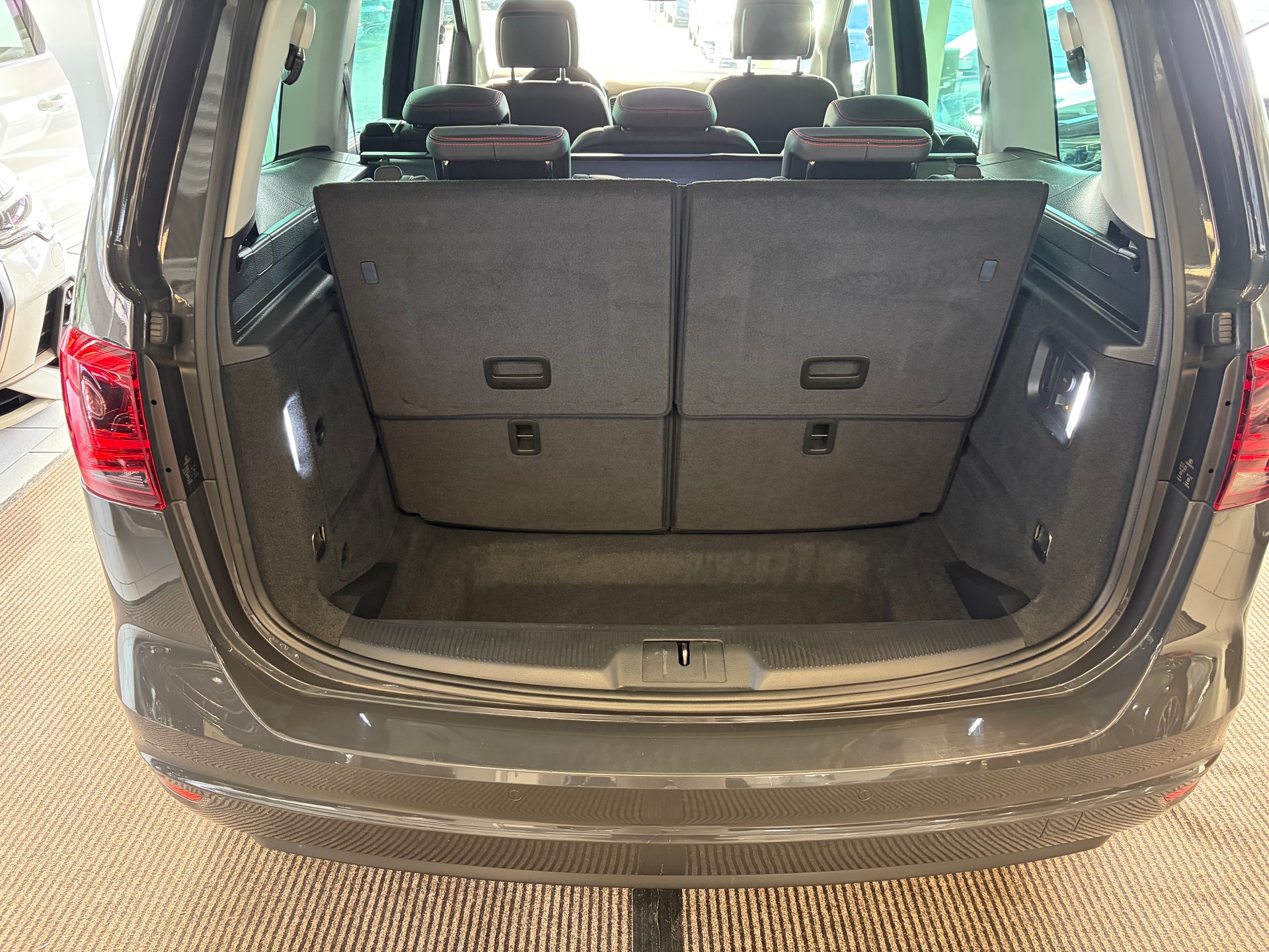 SEAT Alhambra 1.4 TSI FR Line DSG | CH | 7 Sitzer mit Kindersitzen | Elektrische Türen | AHK | Apple CarPlay/Android Auto | DAB+ |-image-28