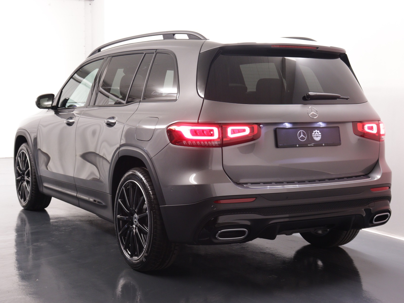 MERCEDES-BENZ GLB 220 d AMG Line 4matic-image-3