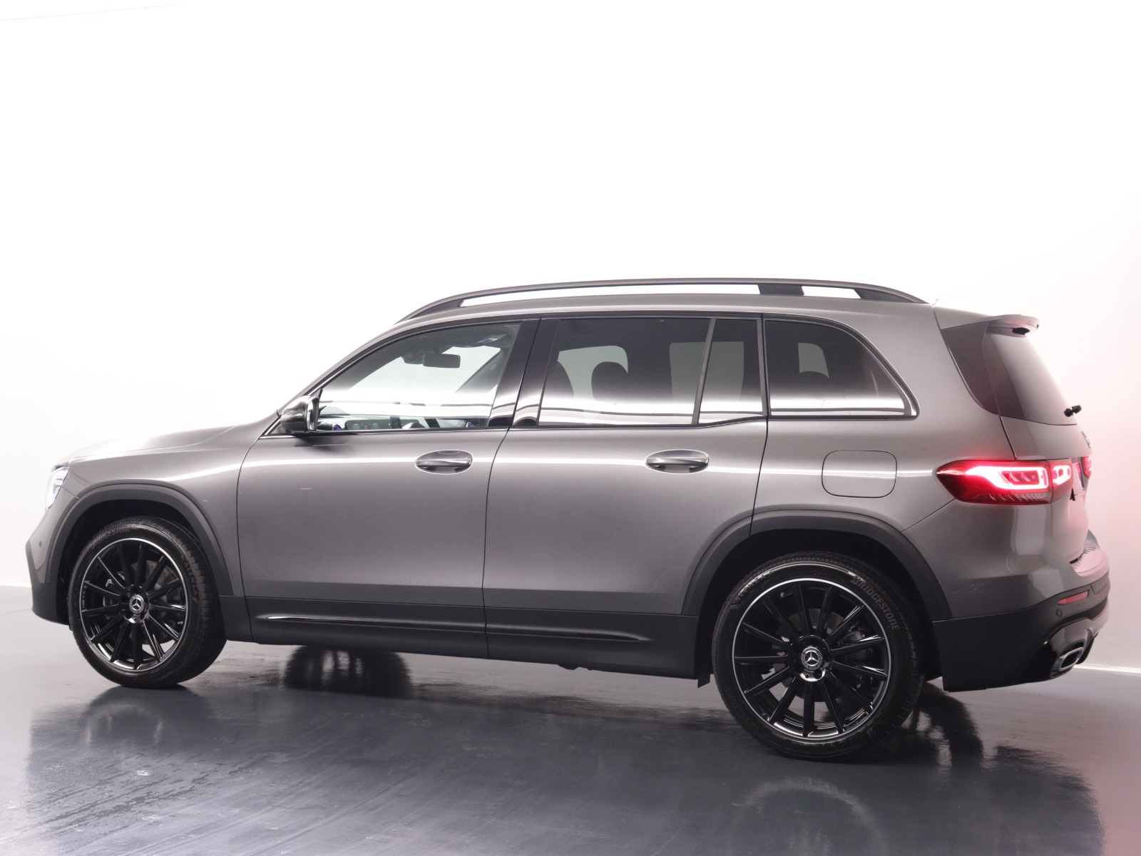 MERCEDES-BENZ GLB 220 d AMG Line 4matic-image-4