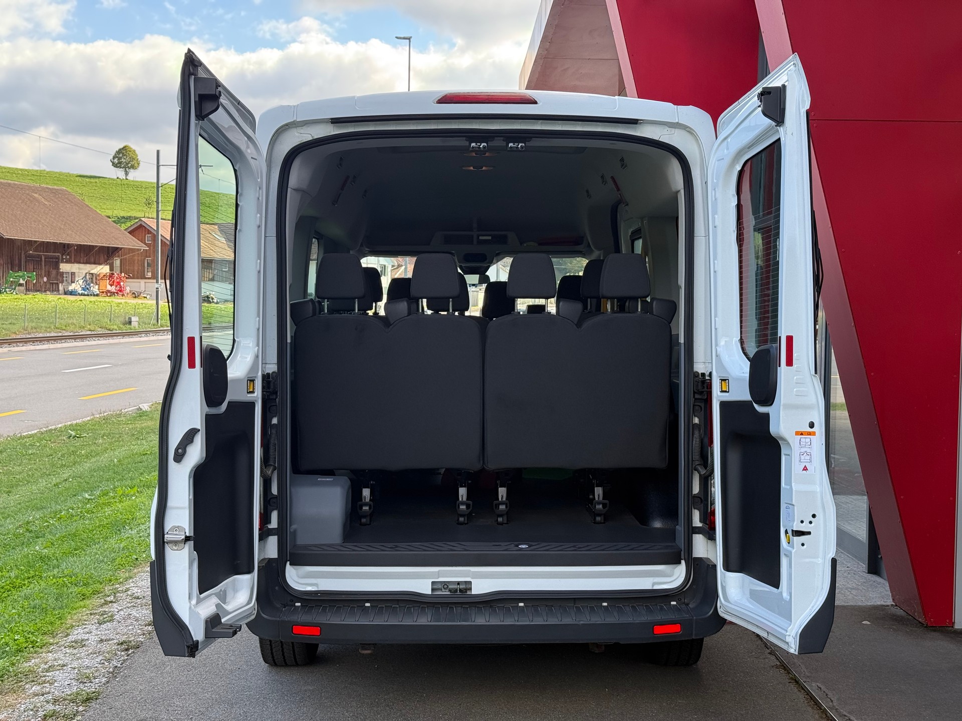 FORD Transit 350 L2H2 Trend RWD-image-10