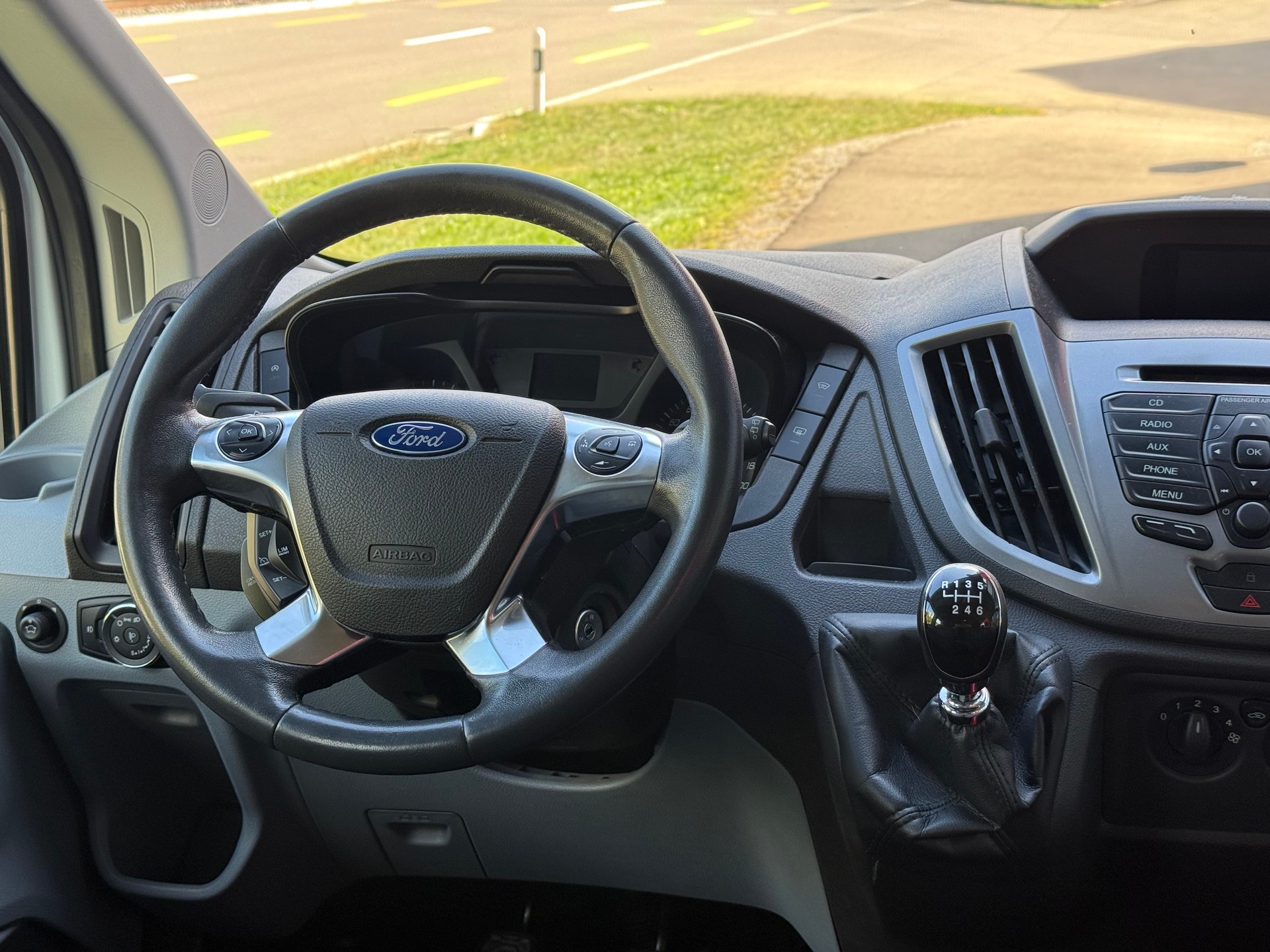 FORD Transit 350 L2H2 Trend RWD-image-11