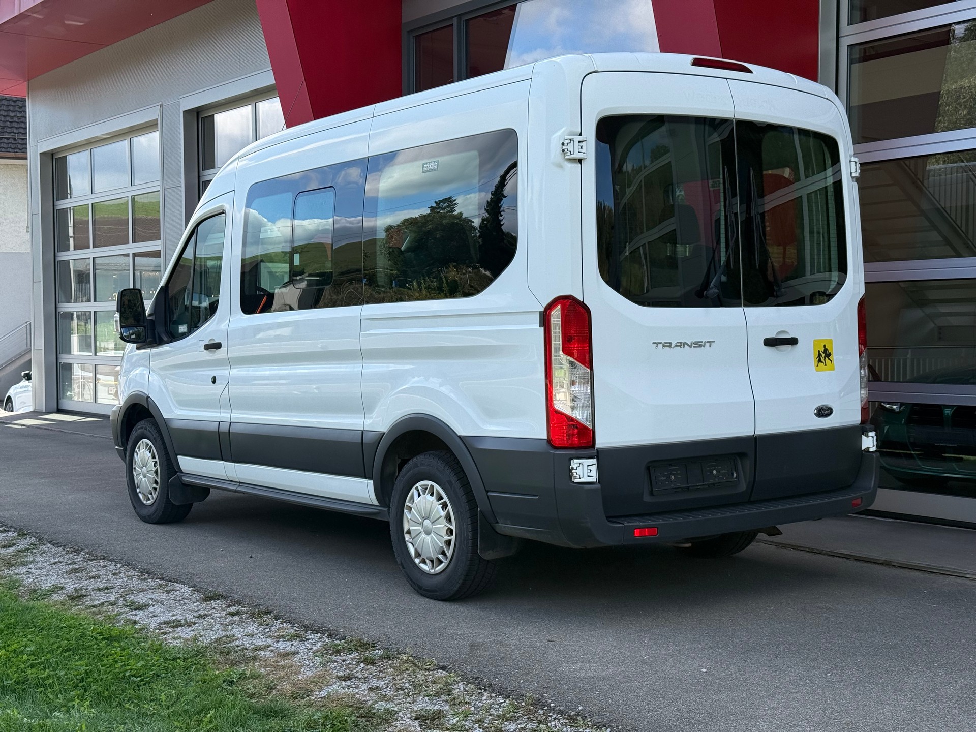 FORD Transit 350 L2H2 Trend RWD-image-3