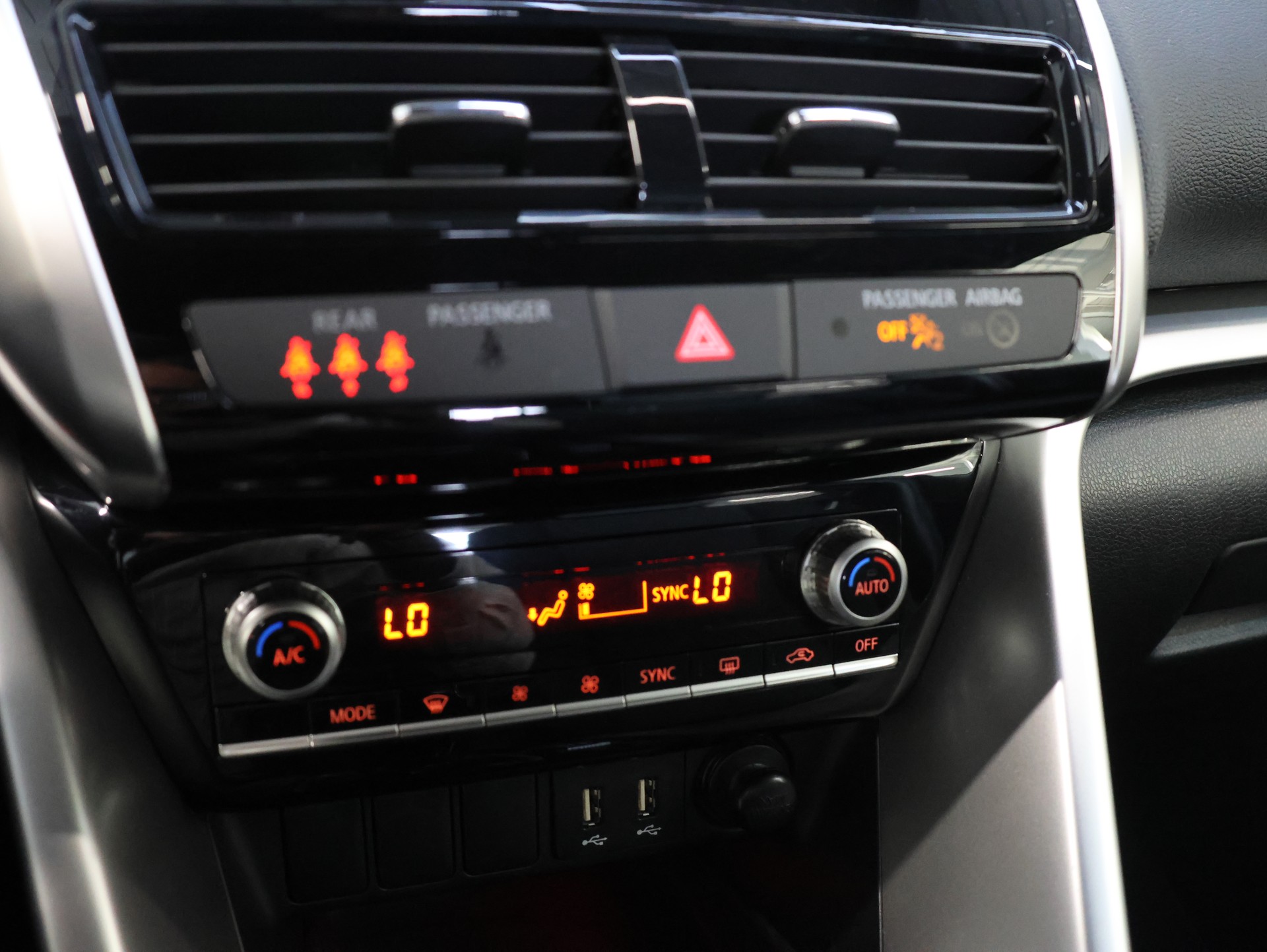 MITSUBISHI Eclipse Cross 2.4 PHEV Inform 4WD-image-19