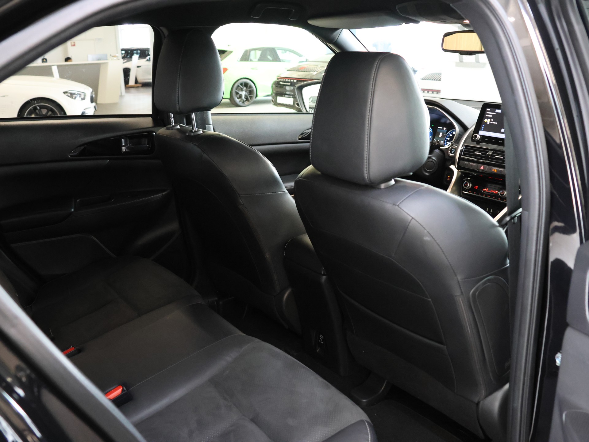 MITSUBISHI Eclipse Cross 2.4 PHEV Inform 4WD-image-24