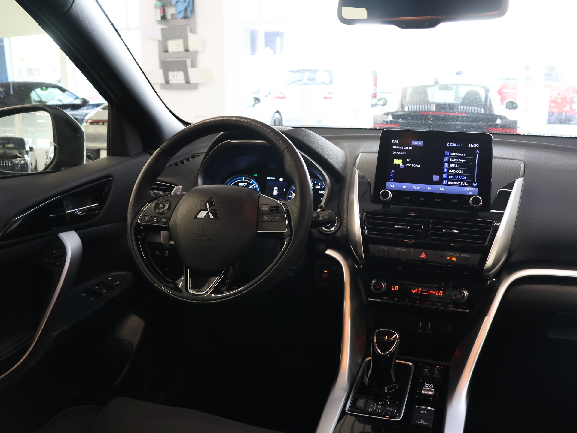 MITSUBISHI Eclipse Cross 2.4 PHEV Inform 4WD-image-25