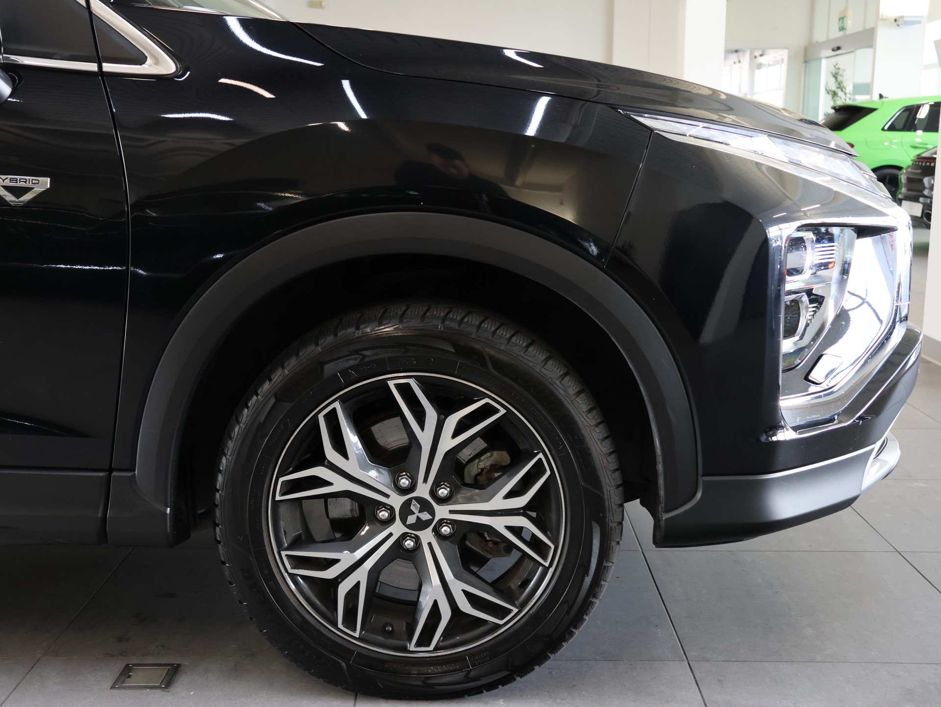 MITSUBISHI Eclipse Cross 2.4 PHEV Inform 4WD-image-10
