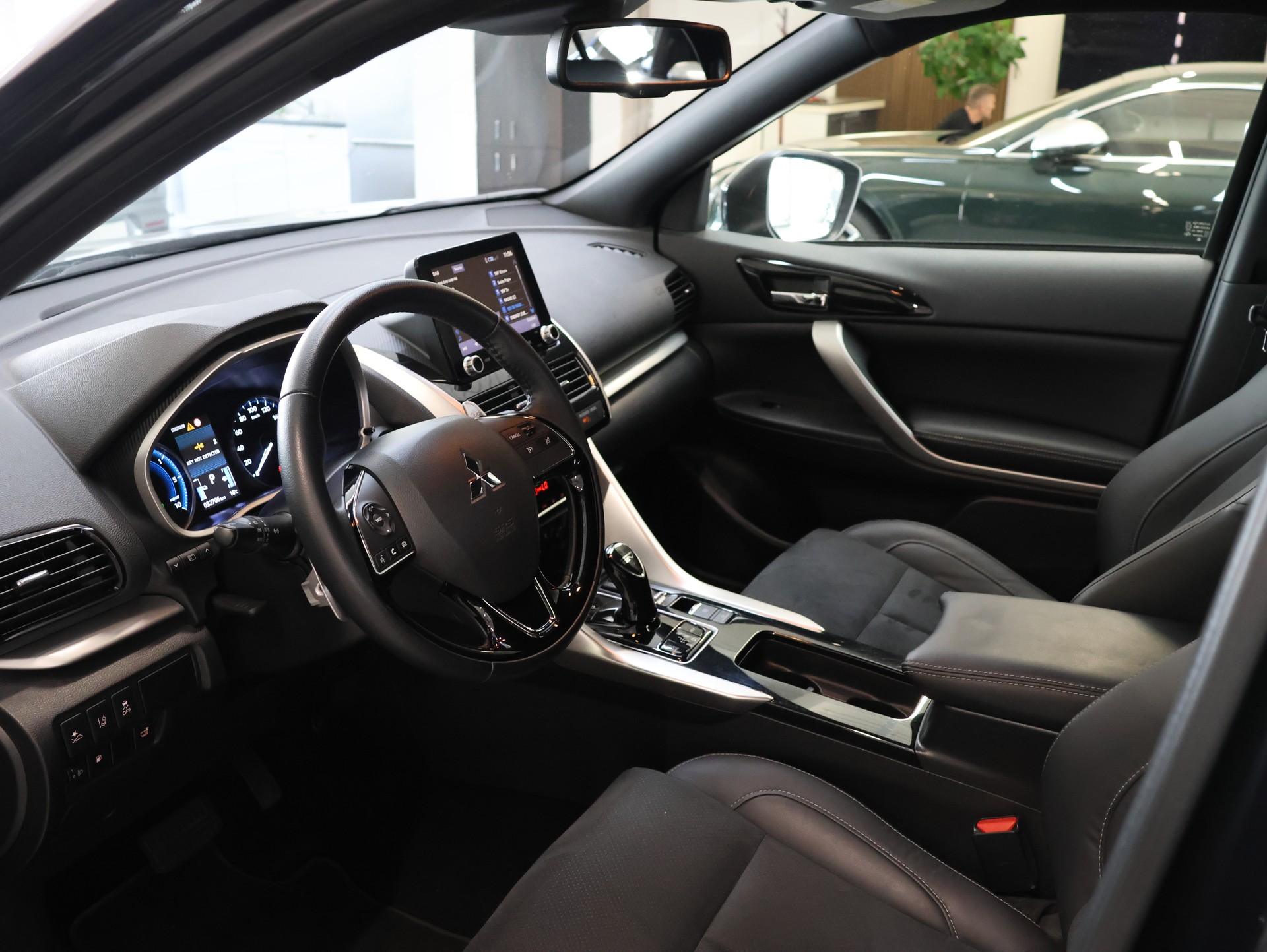 MITSUBISHI Eclipse Cross 2.4 PHEV Inform 4WD-image-14