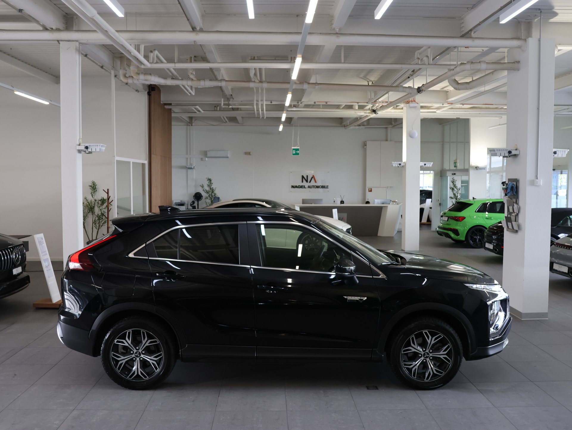 MITSUBISHI Eclipse Cross 2.4 PHEV Inform 4WD-image-9