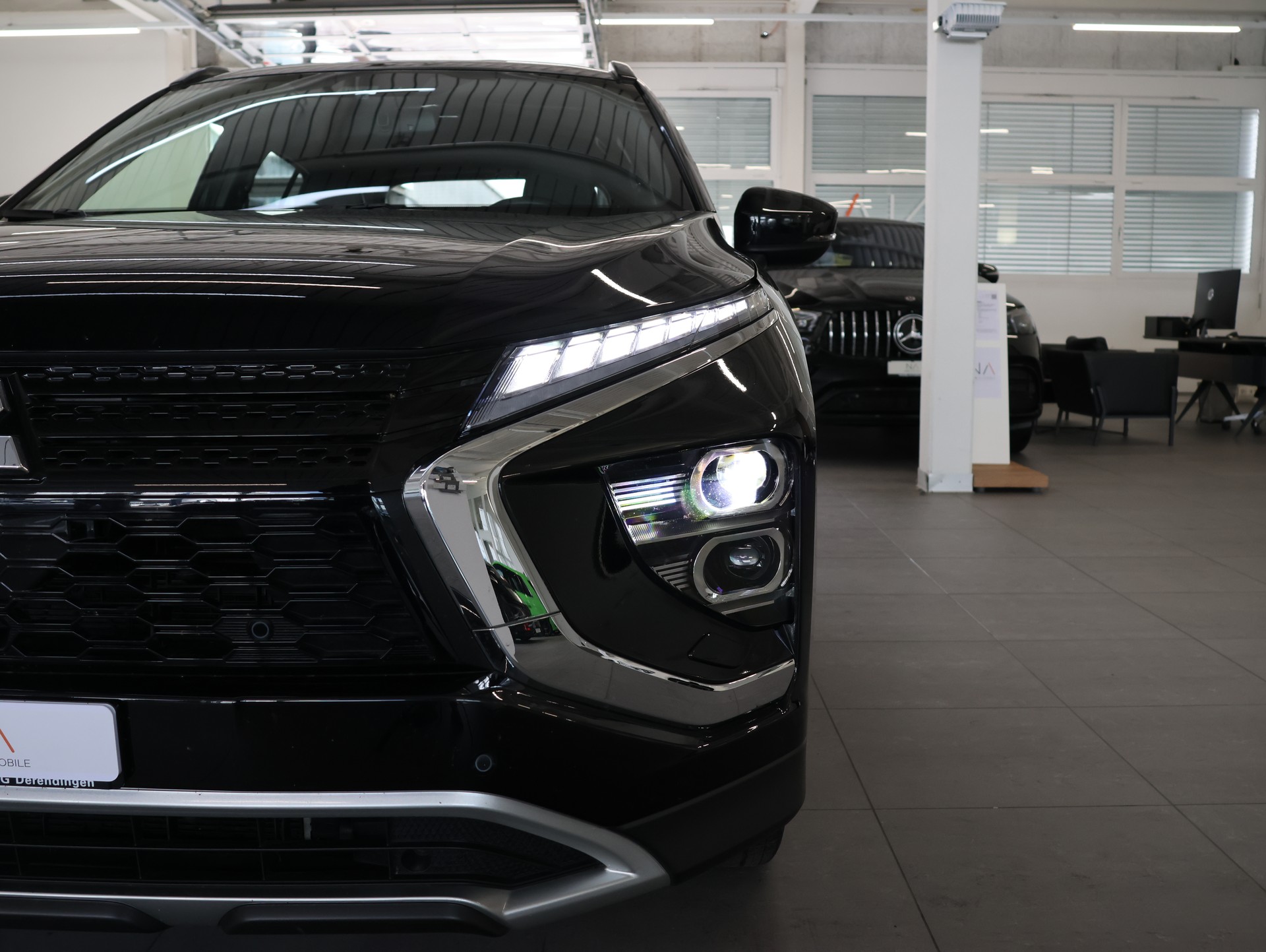 MITSUBISHI Eclipse Cross 2.4 PHEV Inform 4WD-showroom-element-3