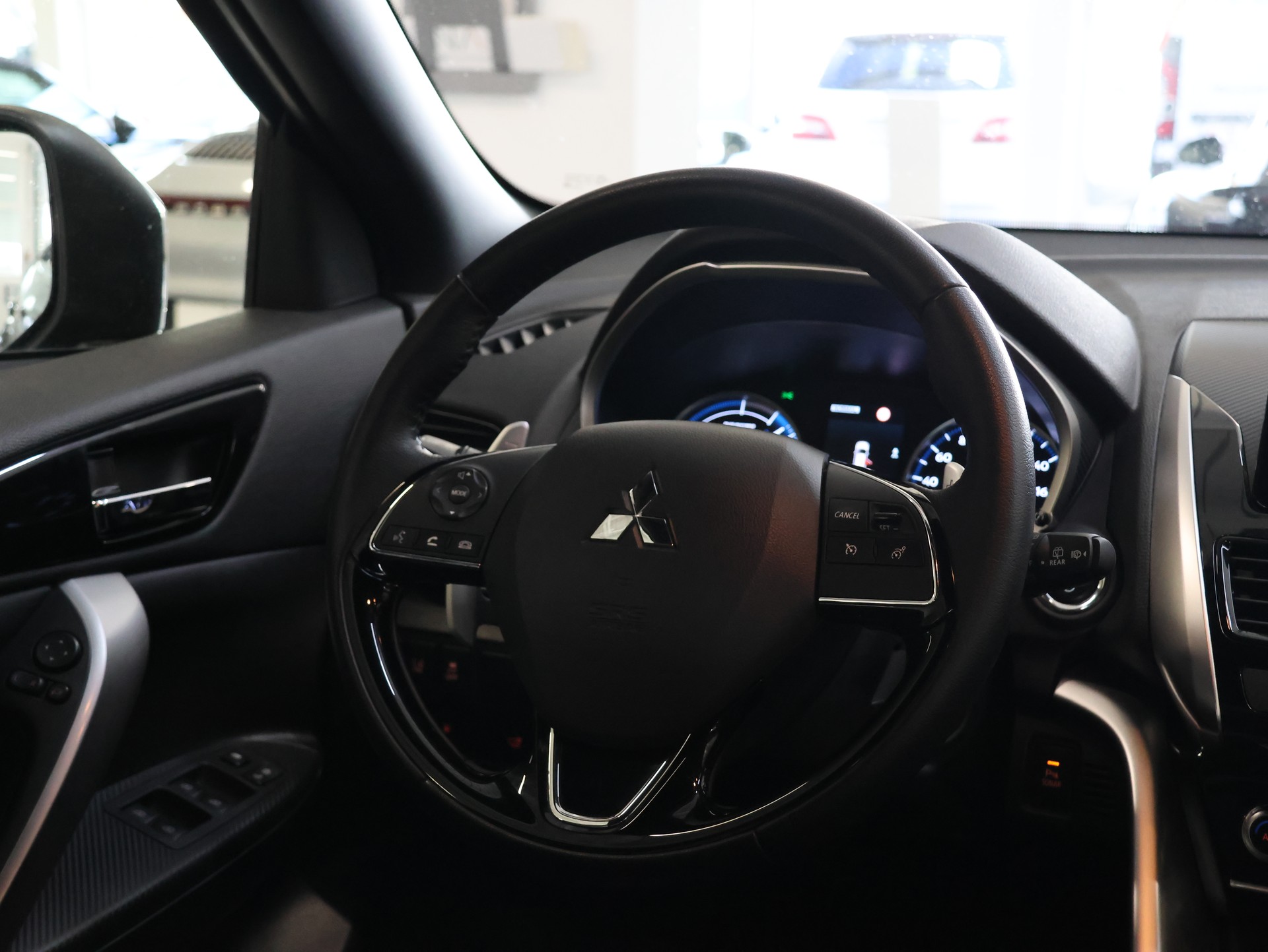 MITSUBISHI Eclipse Cross 2.4 PHEV Inform 4WD-image-26