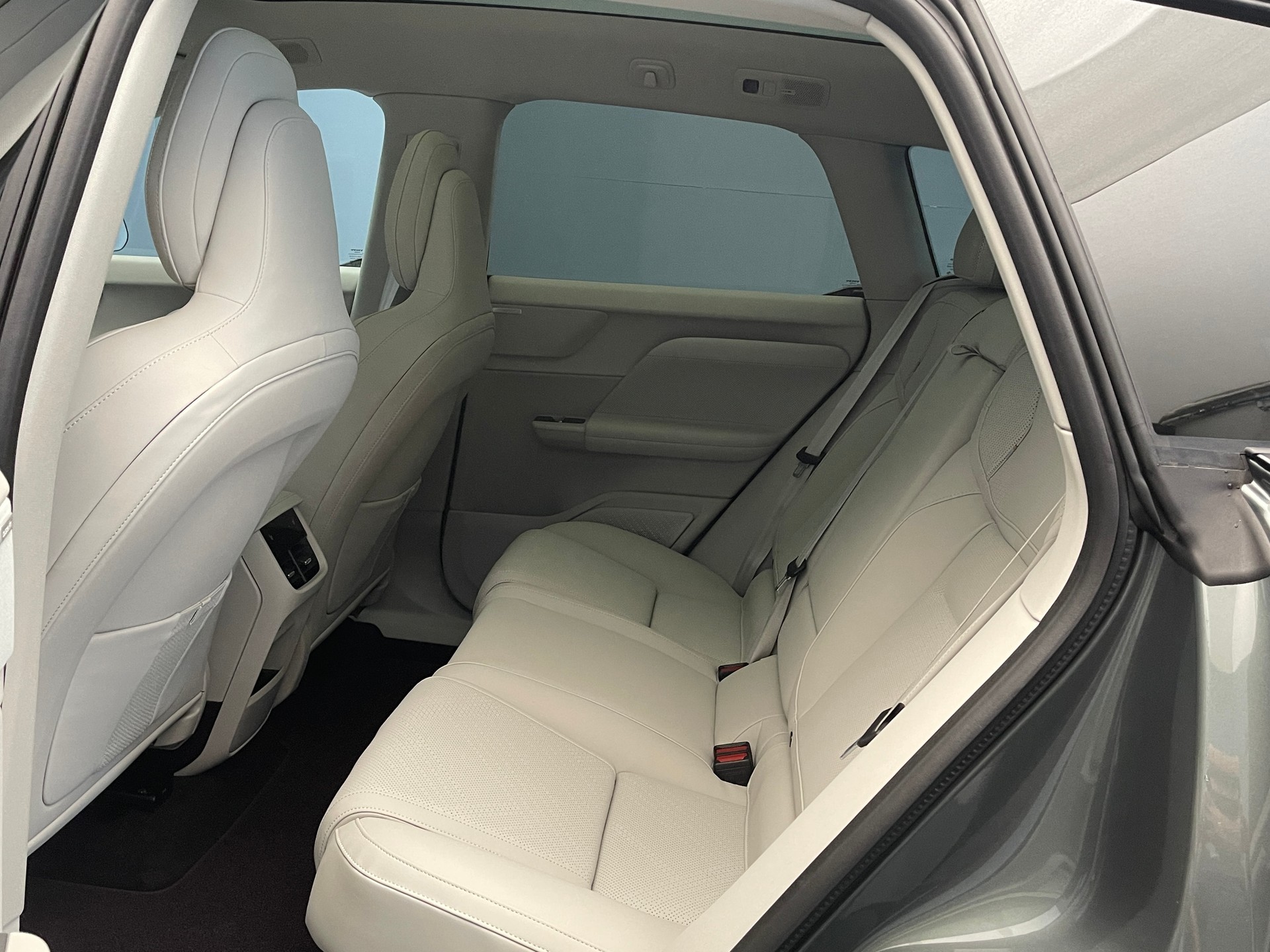 VOLVO EX60 Twin Ultra AWD-image-8