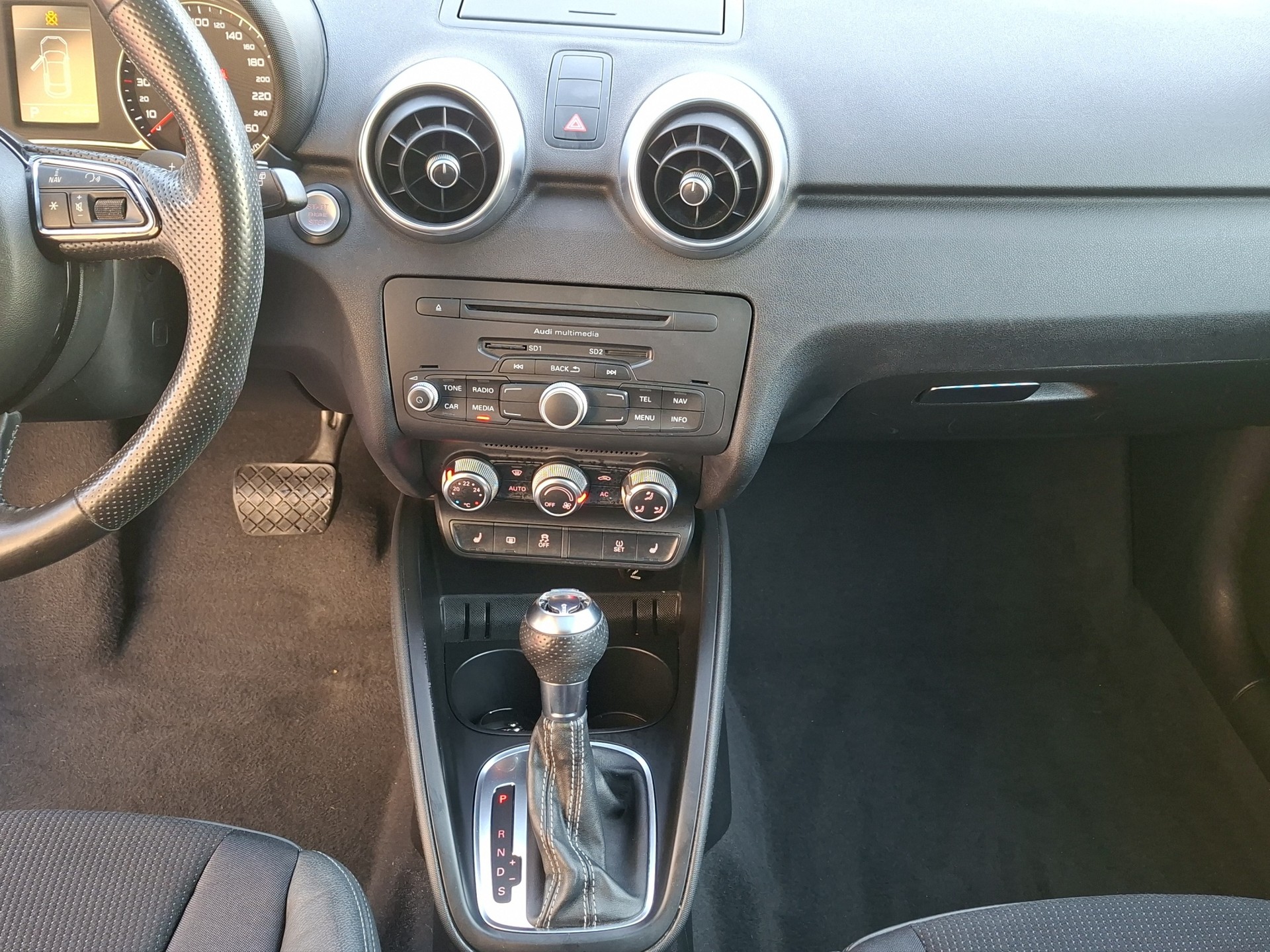 AUDI A1 Sport 1.4 TFSI Ambition S-tronic-image-15
