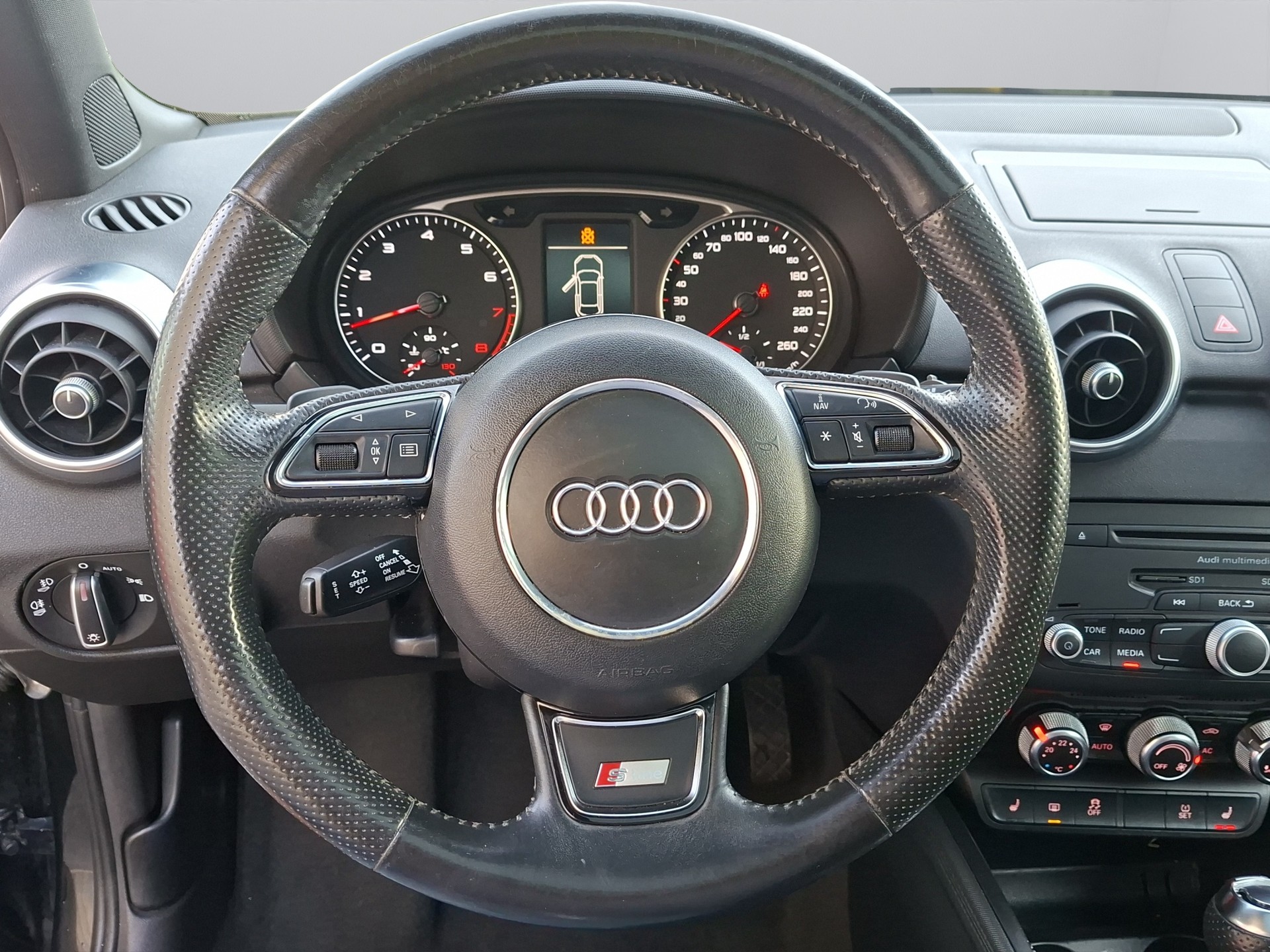 AUDI A1 Sport 1.4 TFSI Ambition S-tronic-image-11