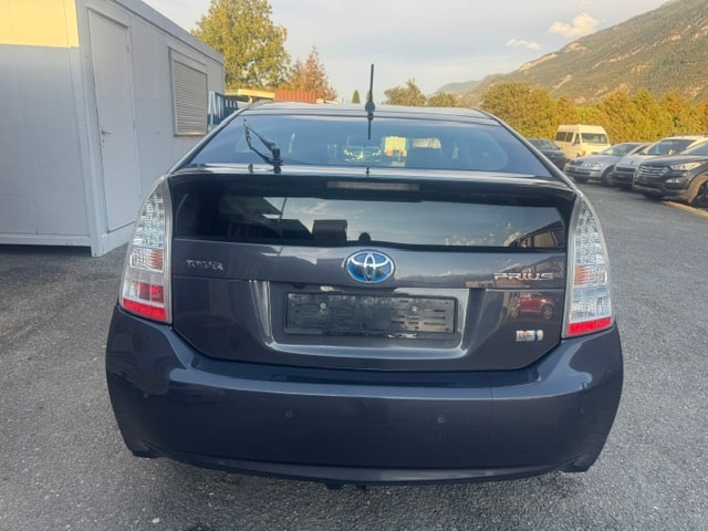 TOYOTA PRIUS-image-2