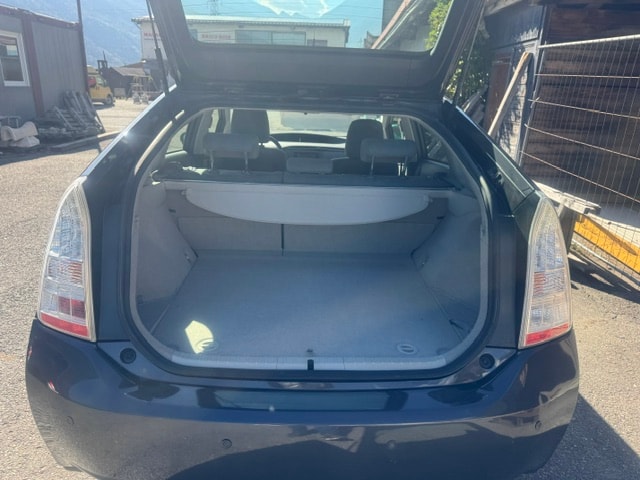 TOYOTA PRIUS-image-9