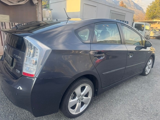 TOYOTA PRIUS-image-3