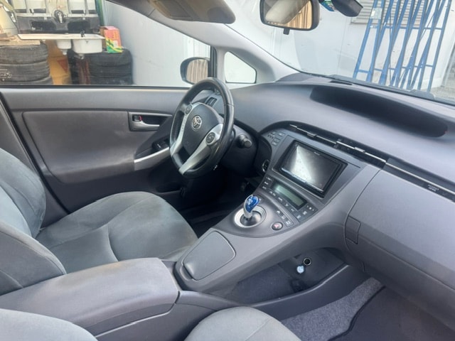 TOYOTA PRIUS-image-4