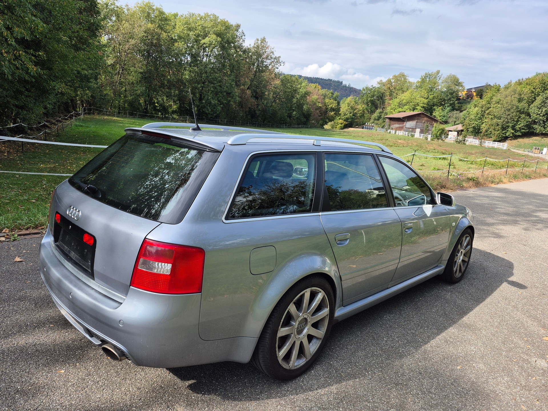 AUDI RS6 Avant quattro tiptronic-image-2