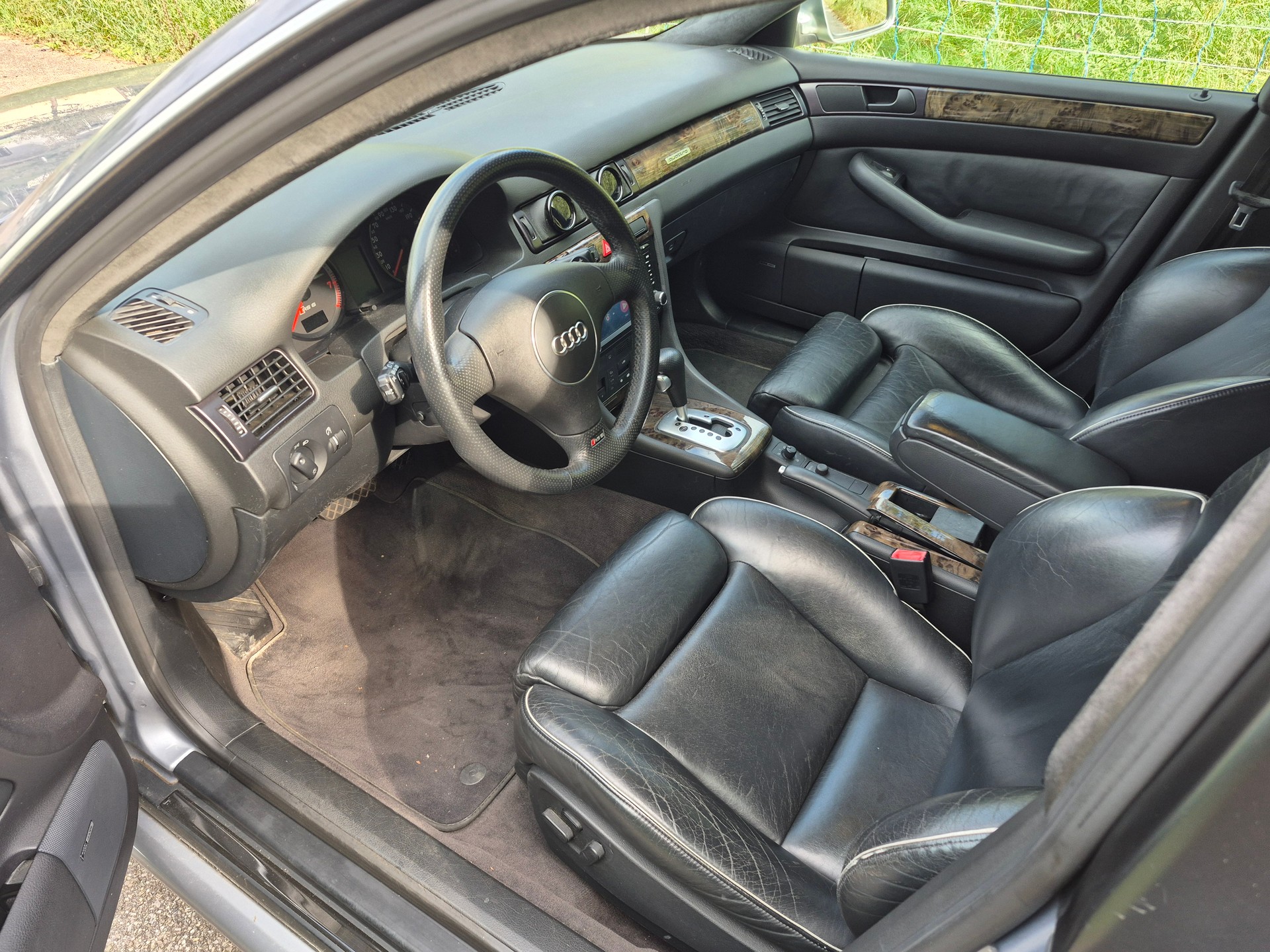 AUDI RS6 Avant quattro tiptronic-image-4