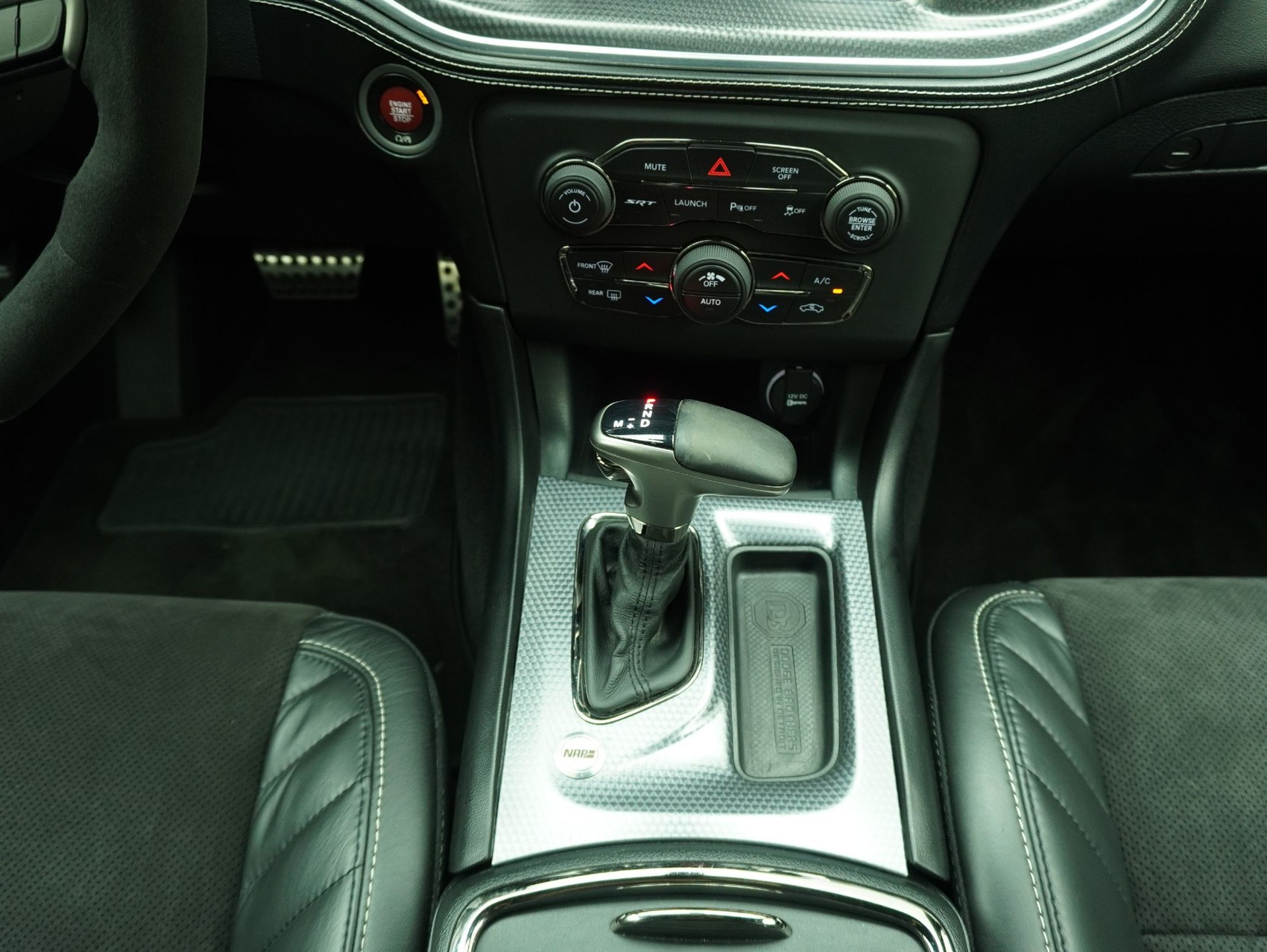 DODGE Charger 6.2 V8 SC HEMI SRT Hellcat **Hellcat mit 717 PS**-image-18