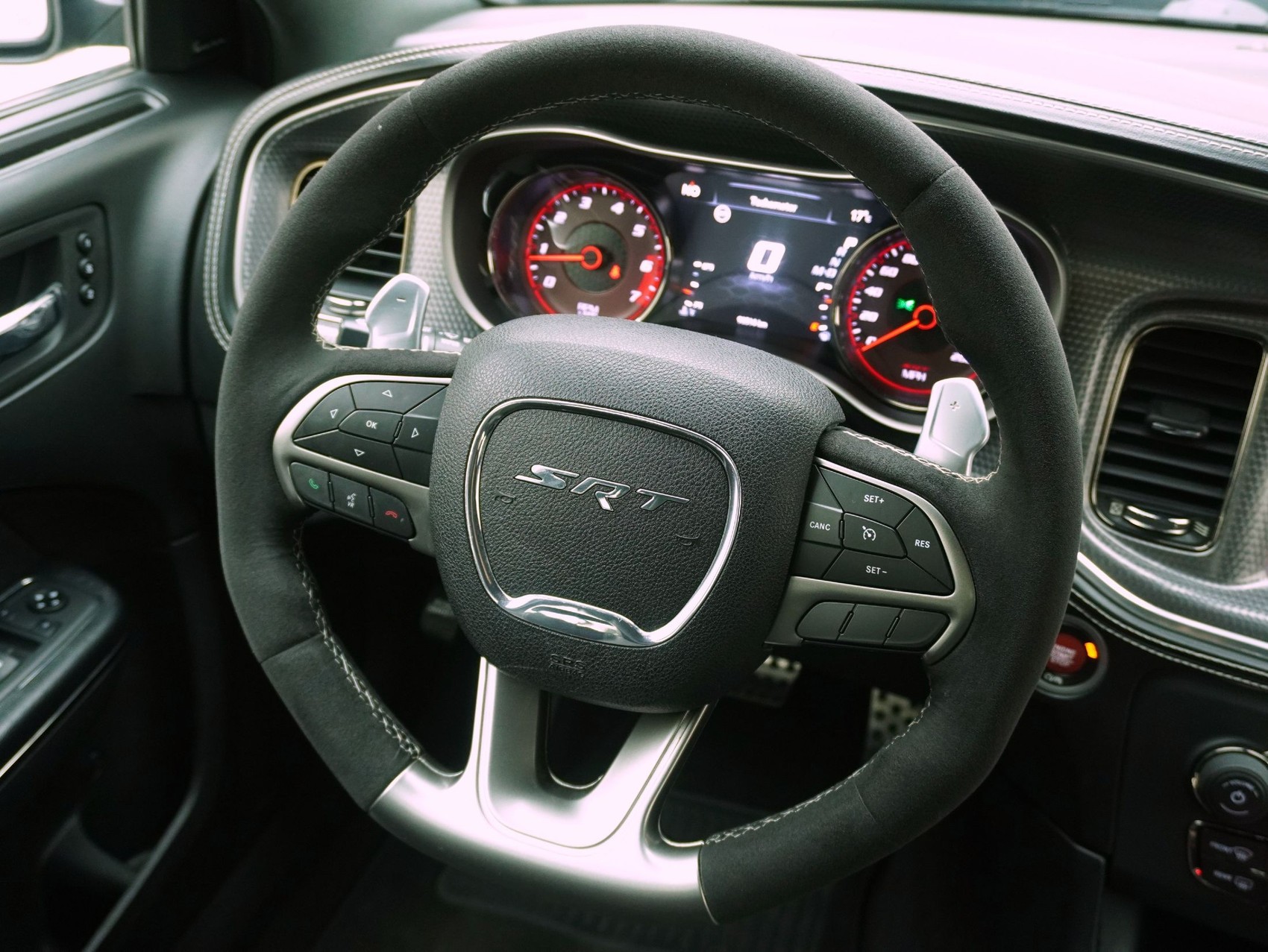 DODGE Charger 6.2 V8 SC HEMI SRT Hellcat **Hellcat mit 717 PS**-image-12