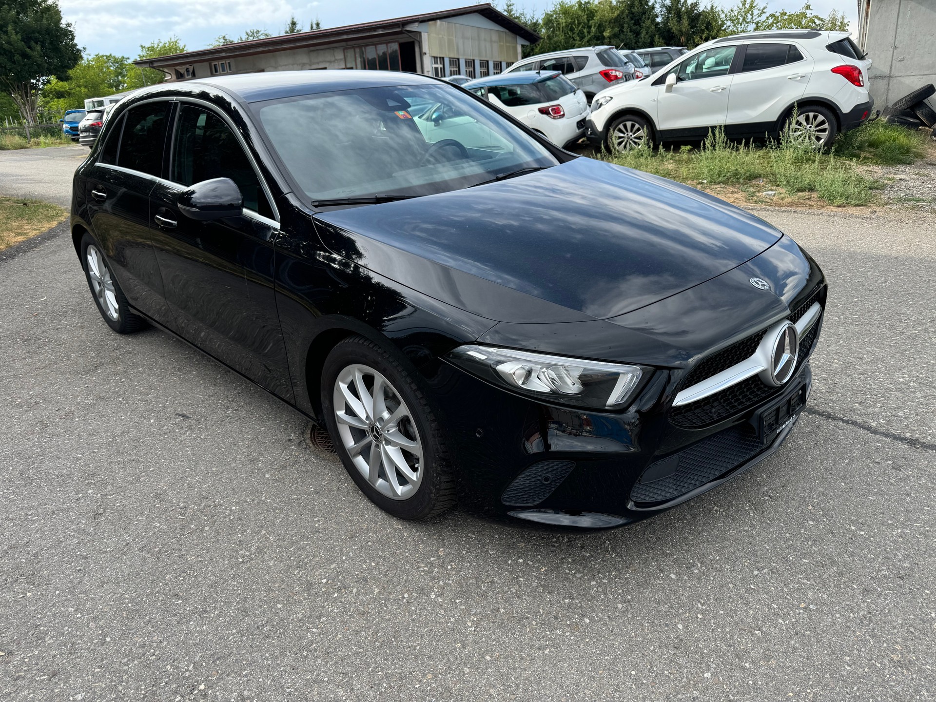 MERCEDES-BENZ A 180 Edition 7G-DCT-image-2
