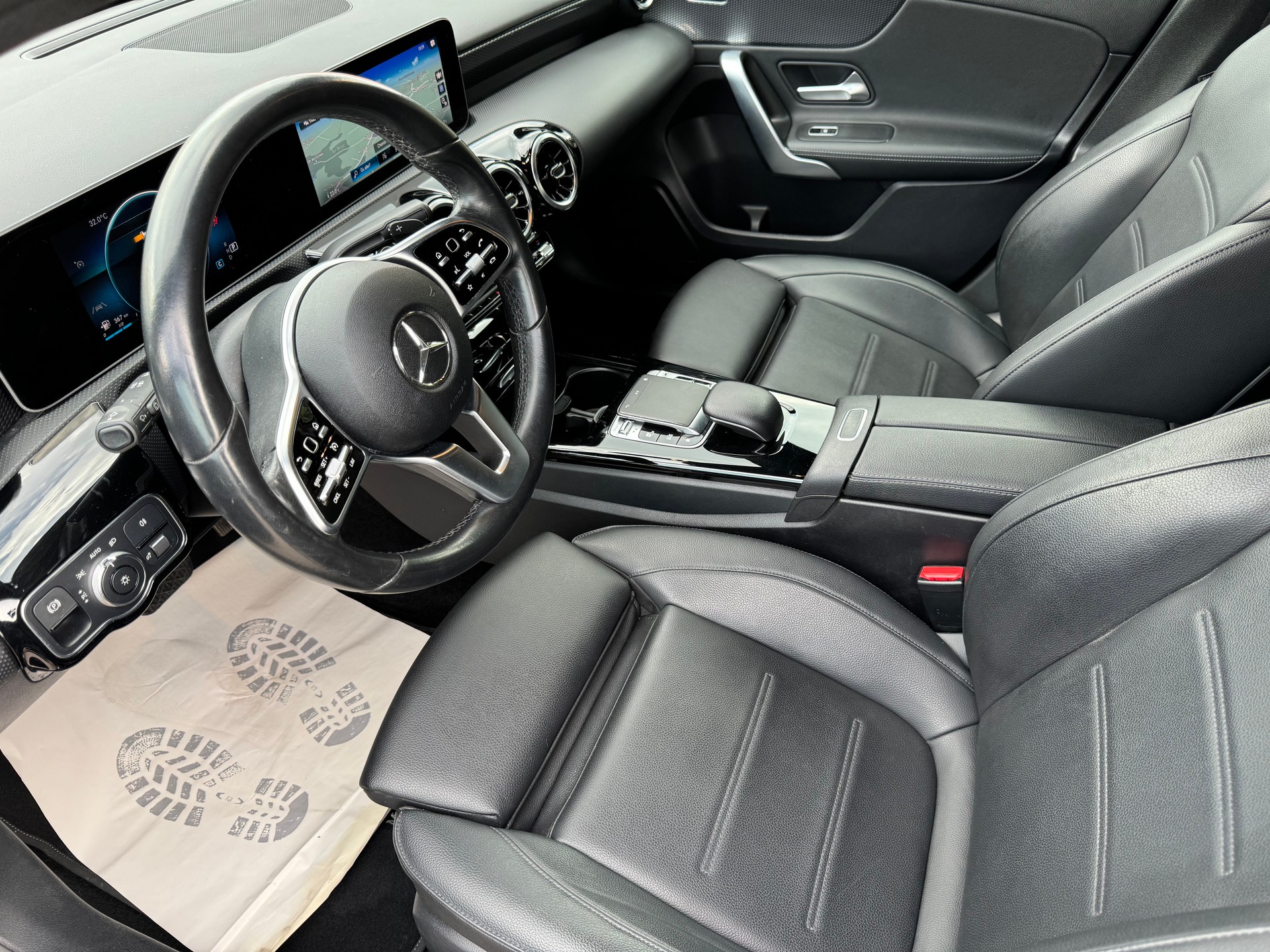 MERCEDES-BENZ A 180 Edition 7G-DCT-image-9
