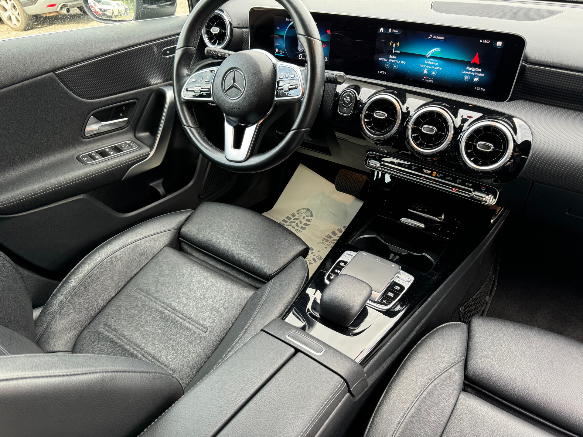 MERCEDES-BENZ A 180 Edition 7G-DCT-image-6