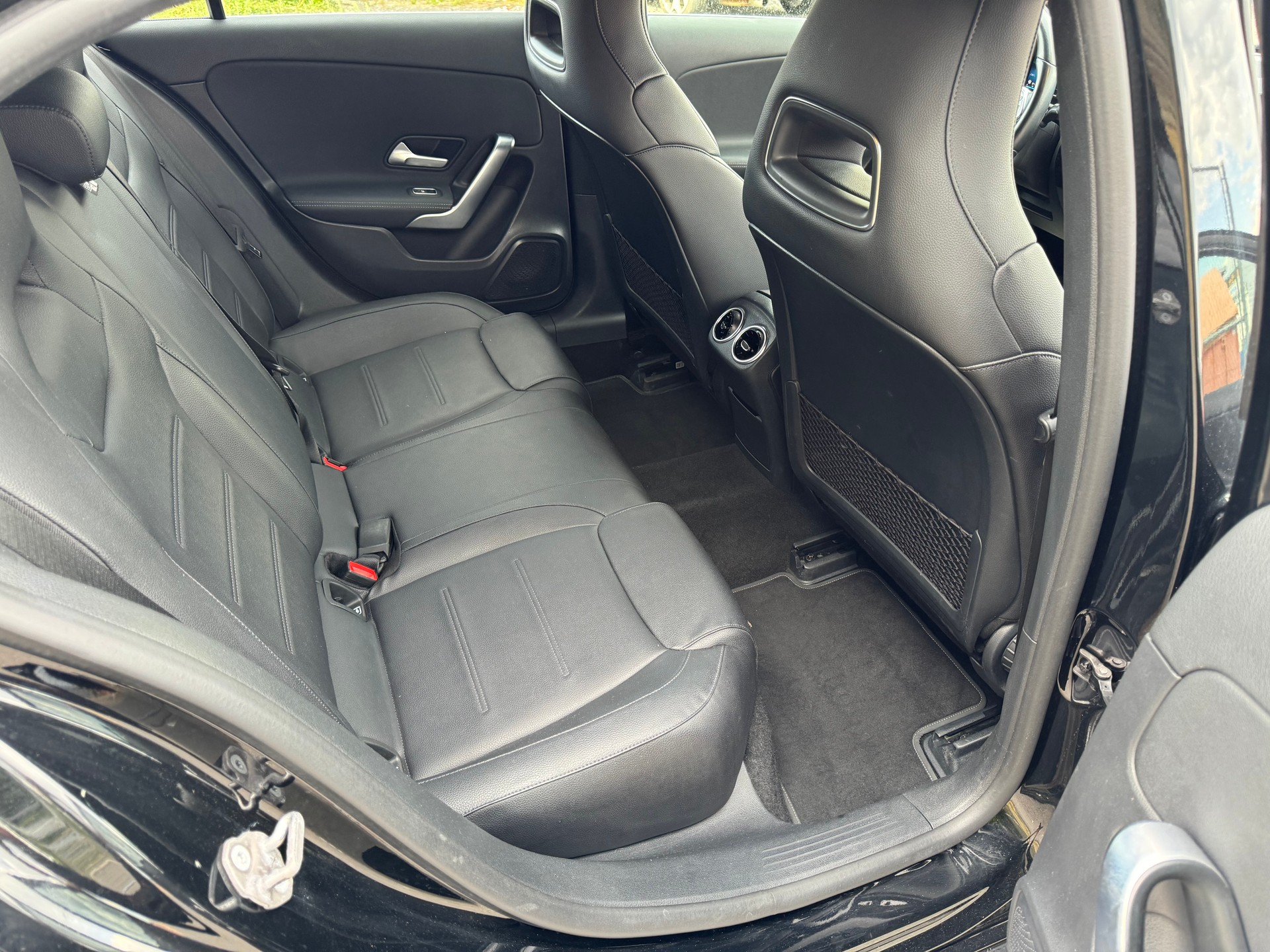 MERCEDES-BENZ A 180 Edition 7G-DCT-image-8