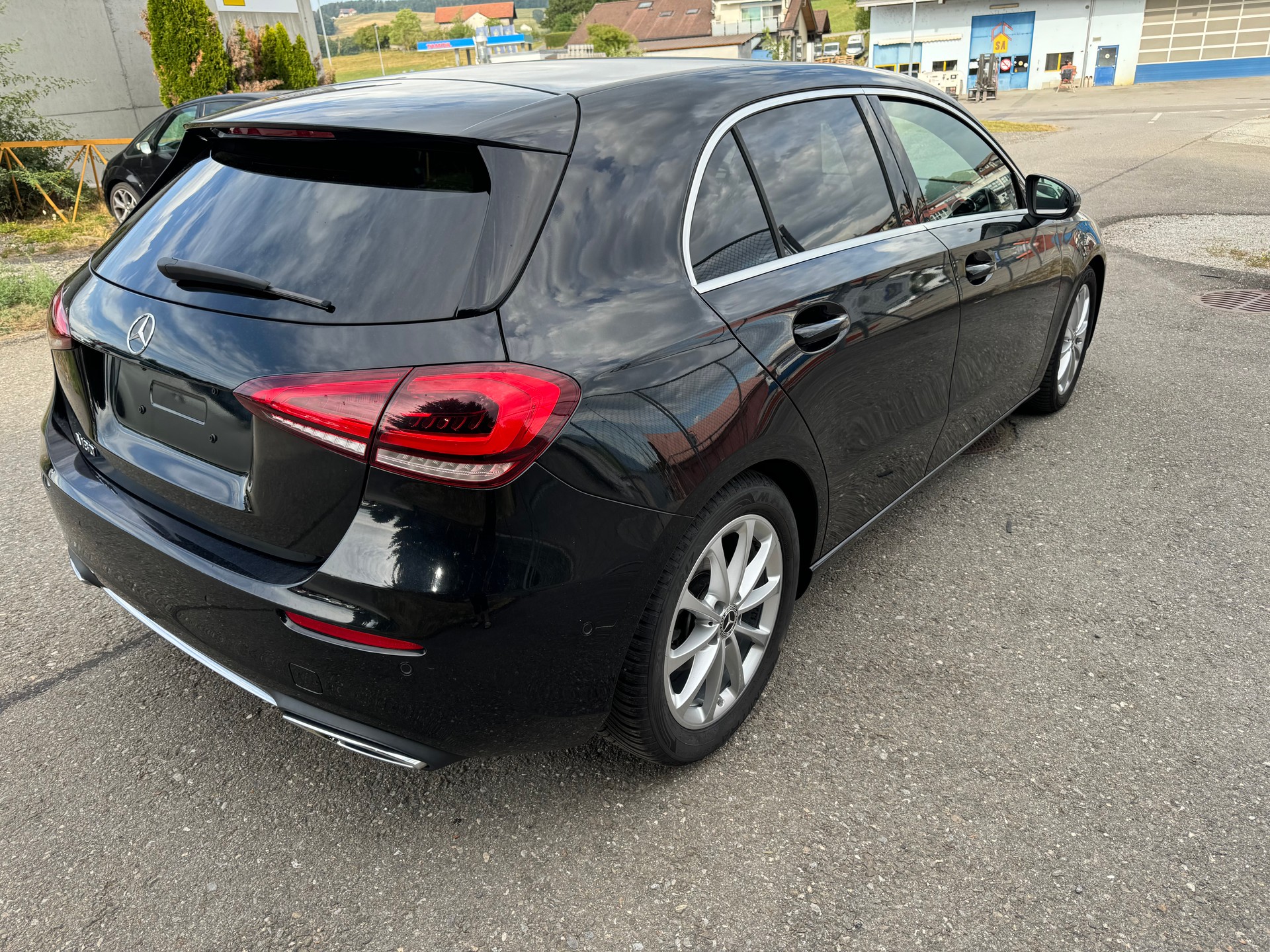 MERCEDES-BENZ A 180 Edition 7G-DCT-image-3
