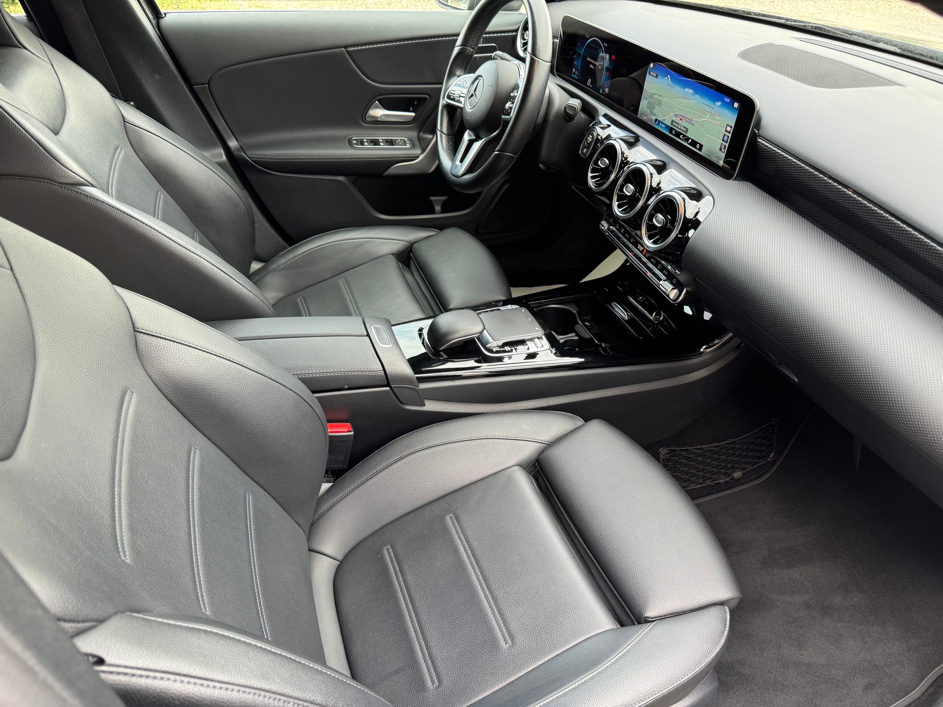 MERCEDES-BENZ A 180 Edition 7G-DCT-image-7