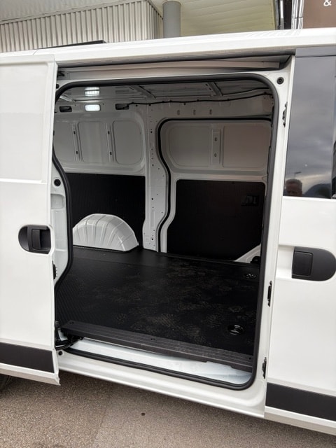 MAXUS eDeliver 5 L1 64kWh-image-6