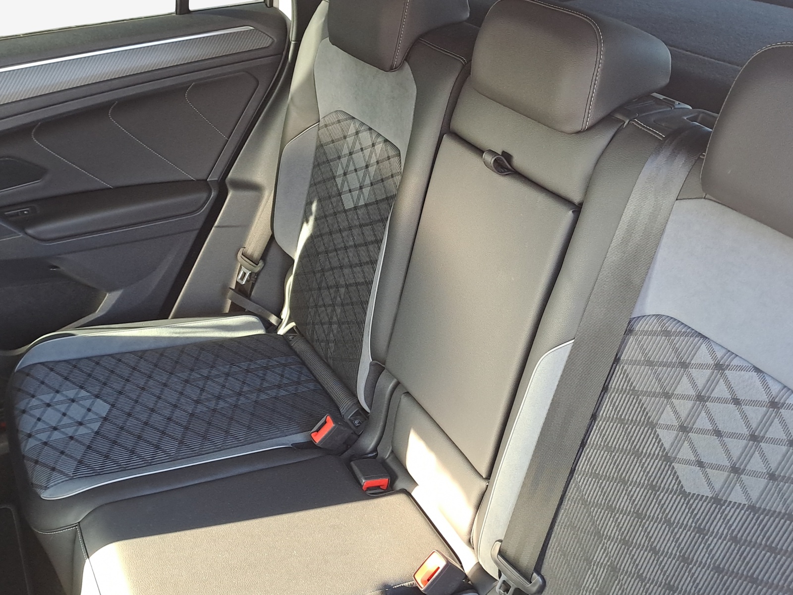 VW Tiguan 2.0TSI R-Line 4Motion DSG-image-11