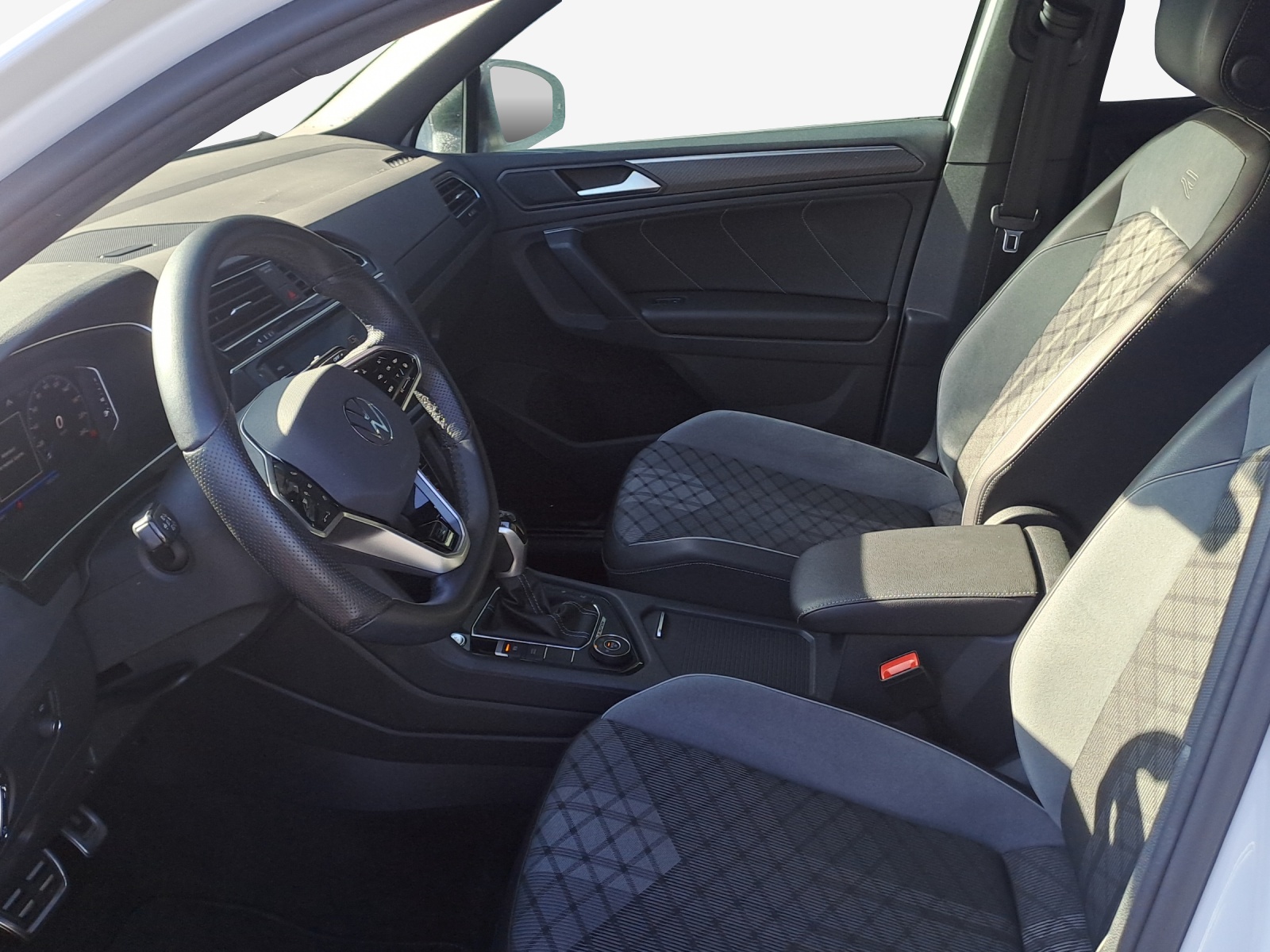 VW Tiguan 2.0TSI R-Line 4Motion DSG-image-7