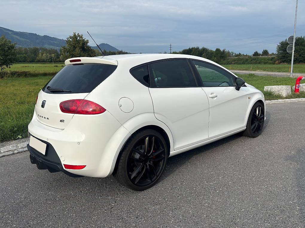SEAT Leon 2.0 TSI Cupra R-image-2