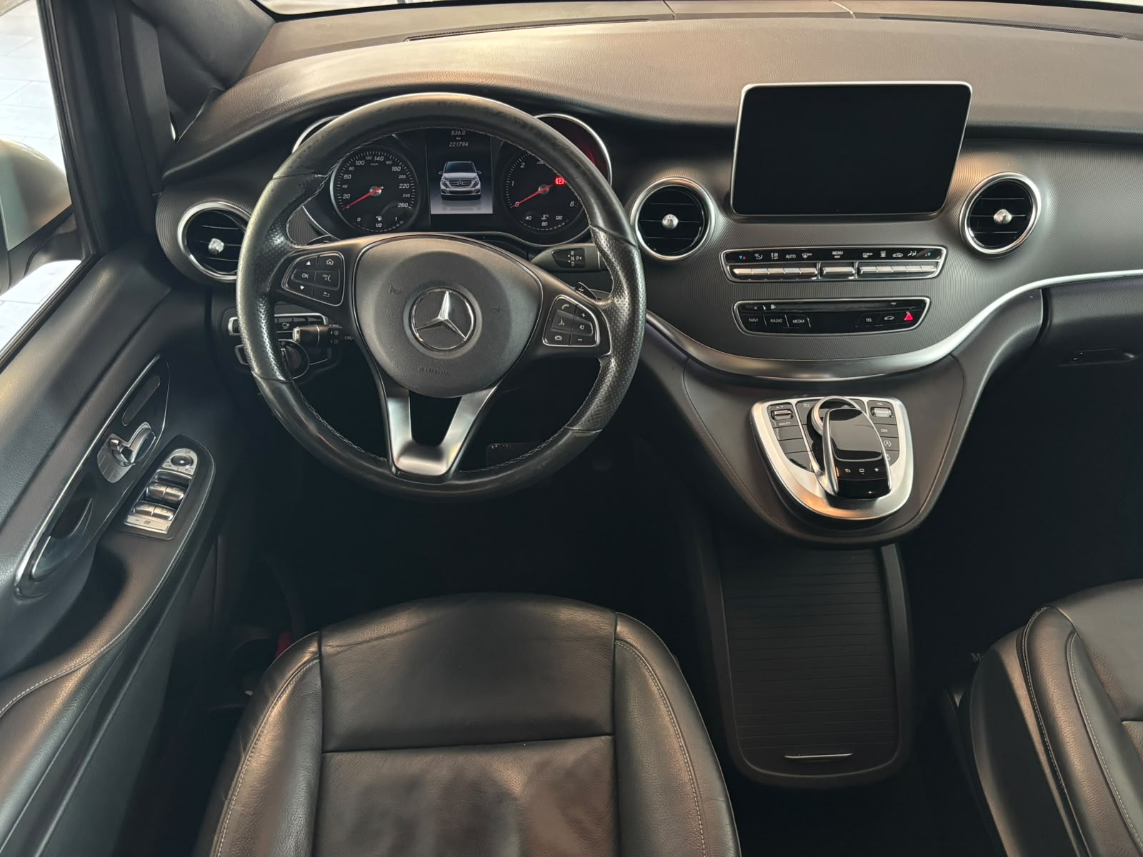 MERCEDES-BENZ V 250 d Avantgarde lang 4Matic 7G-Tronic-image-8