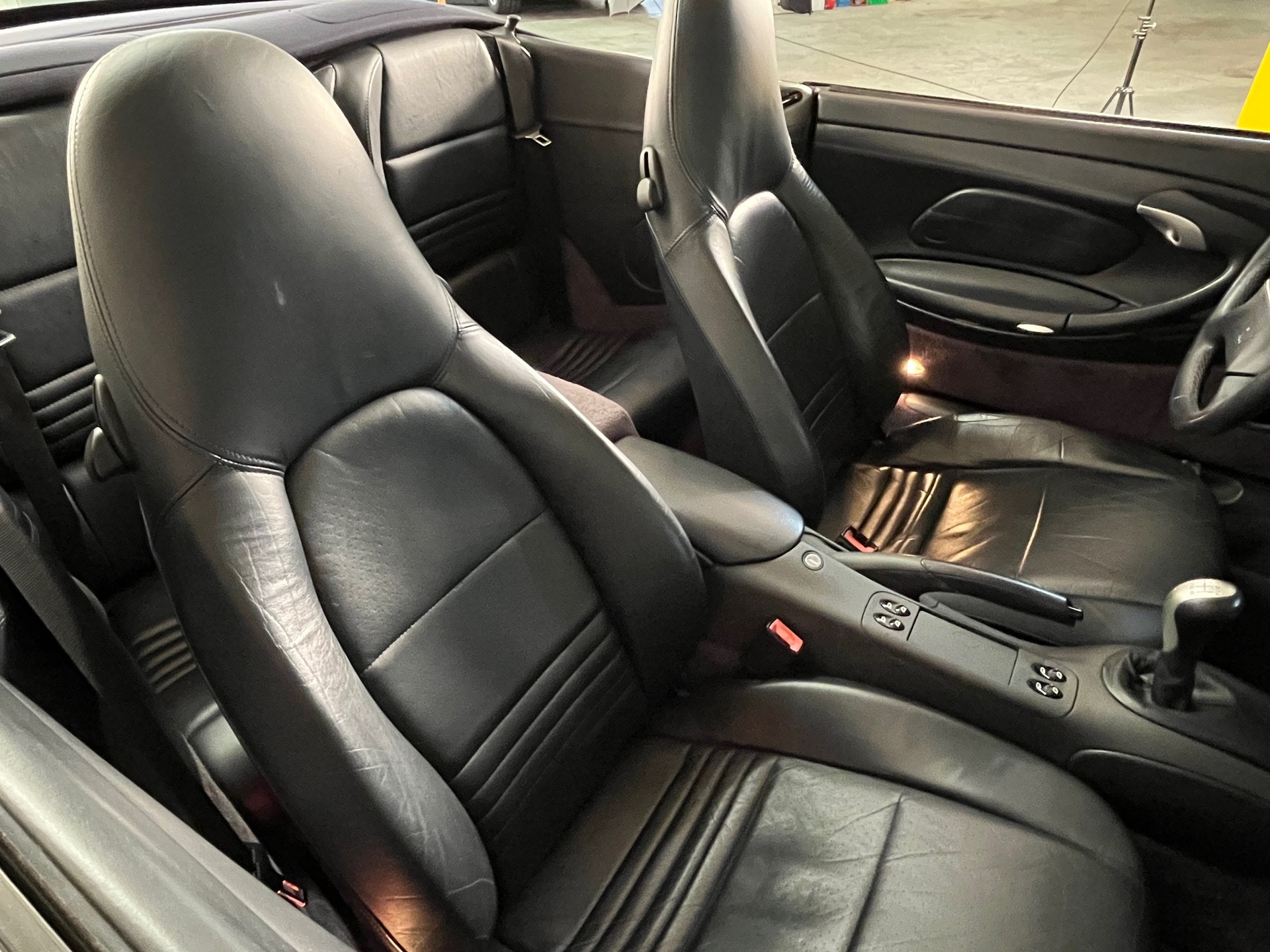 PORSCHE 911 Carrera 4 Cabrio, Handschaltung, Hardtop, Windschott, Klima, super gepflegt ab MFK-image-16