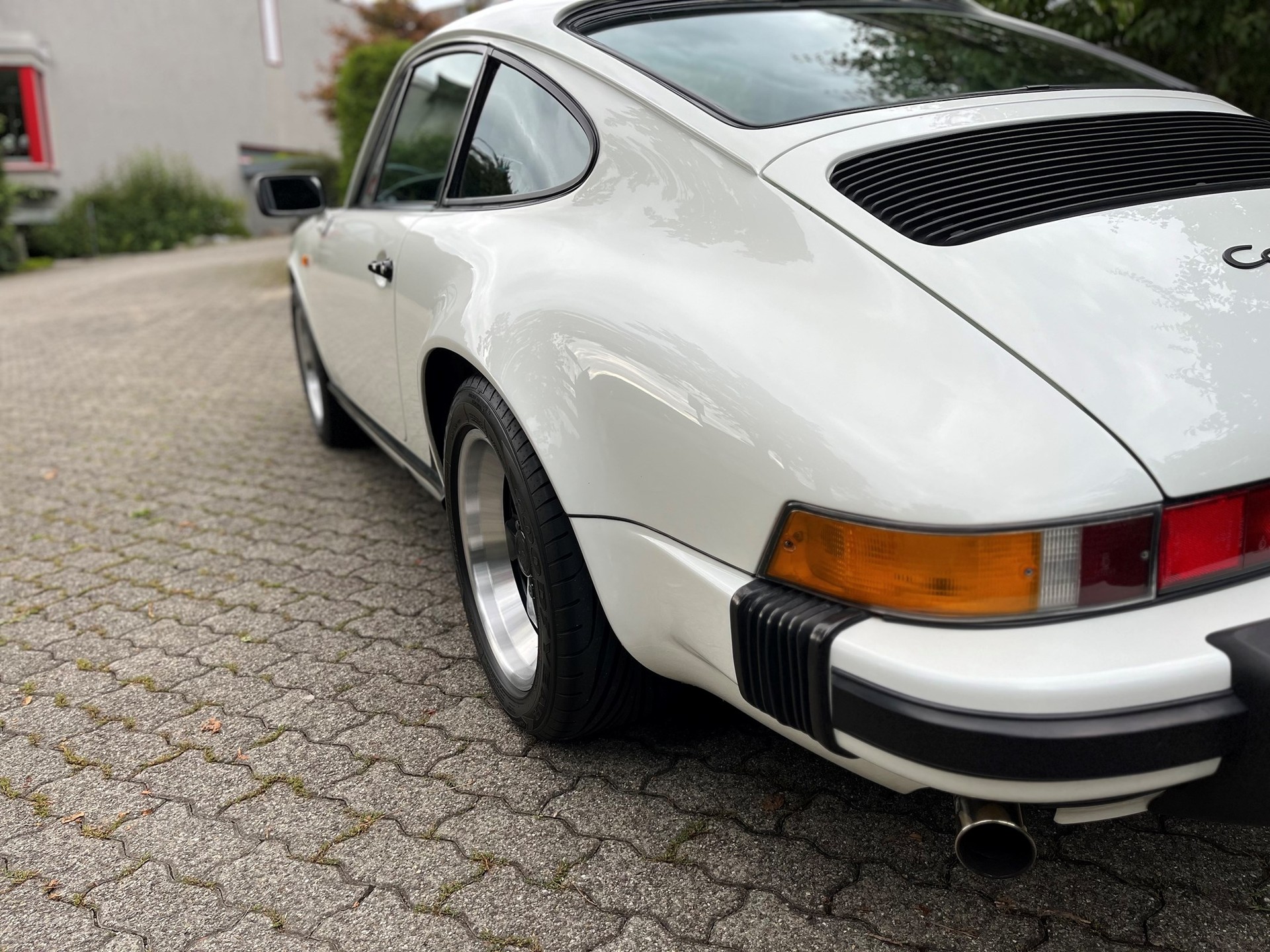 PORSCHE 911 Carrera-image-4