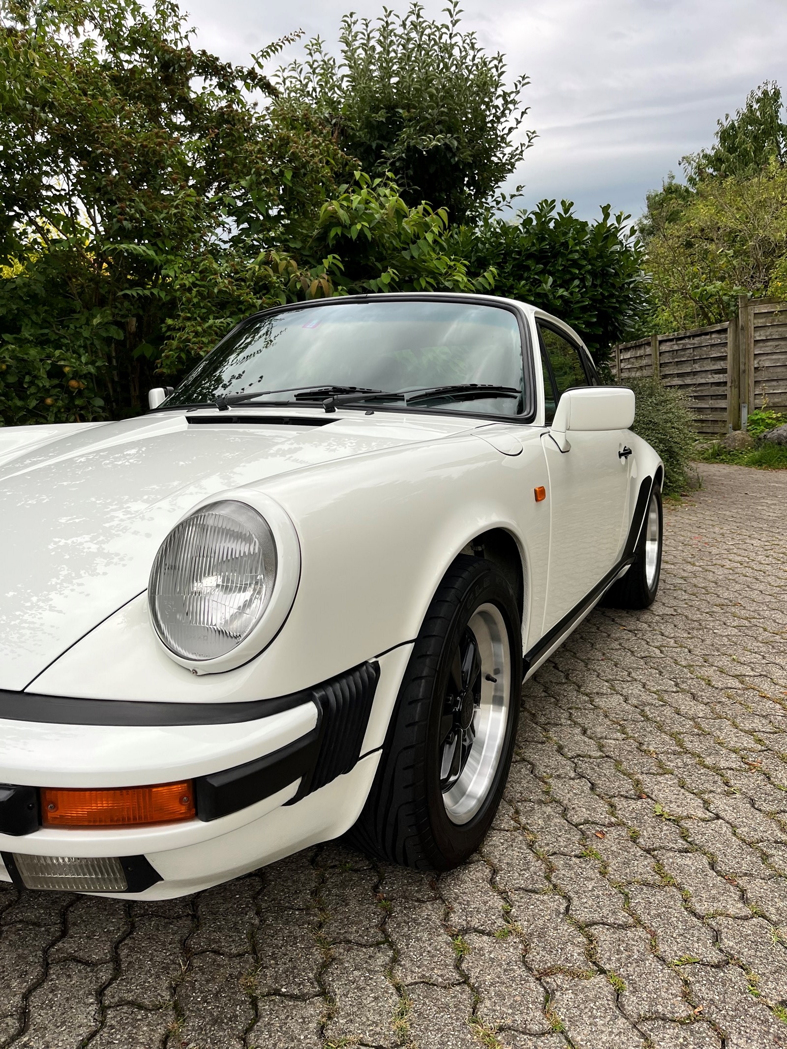 PORSCHE 911 Carrera-image-2