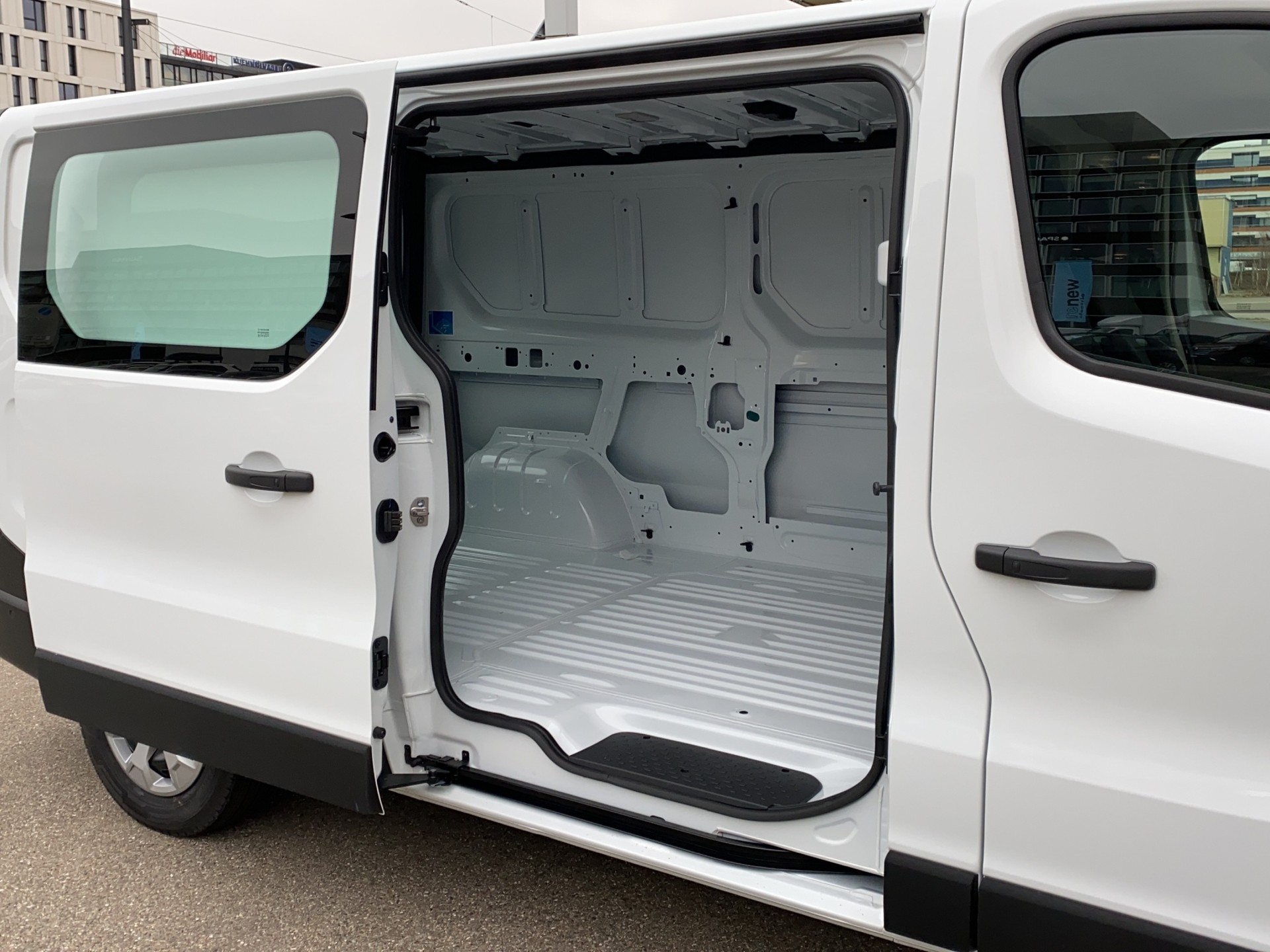 RENAULT Trafic Elektro EV52 22kW L2H1 Elektrofahrzeug 100% Elektrik-image-6