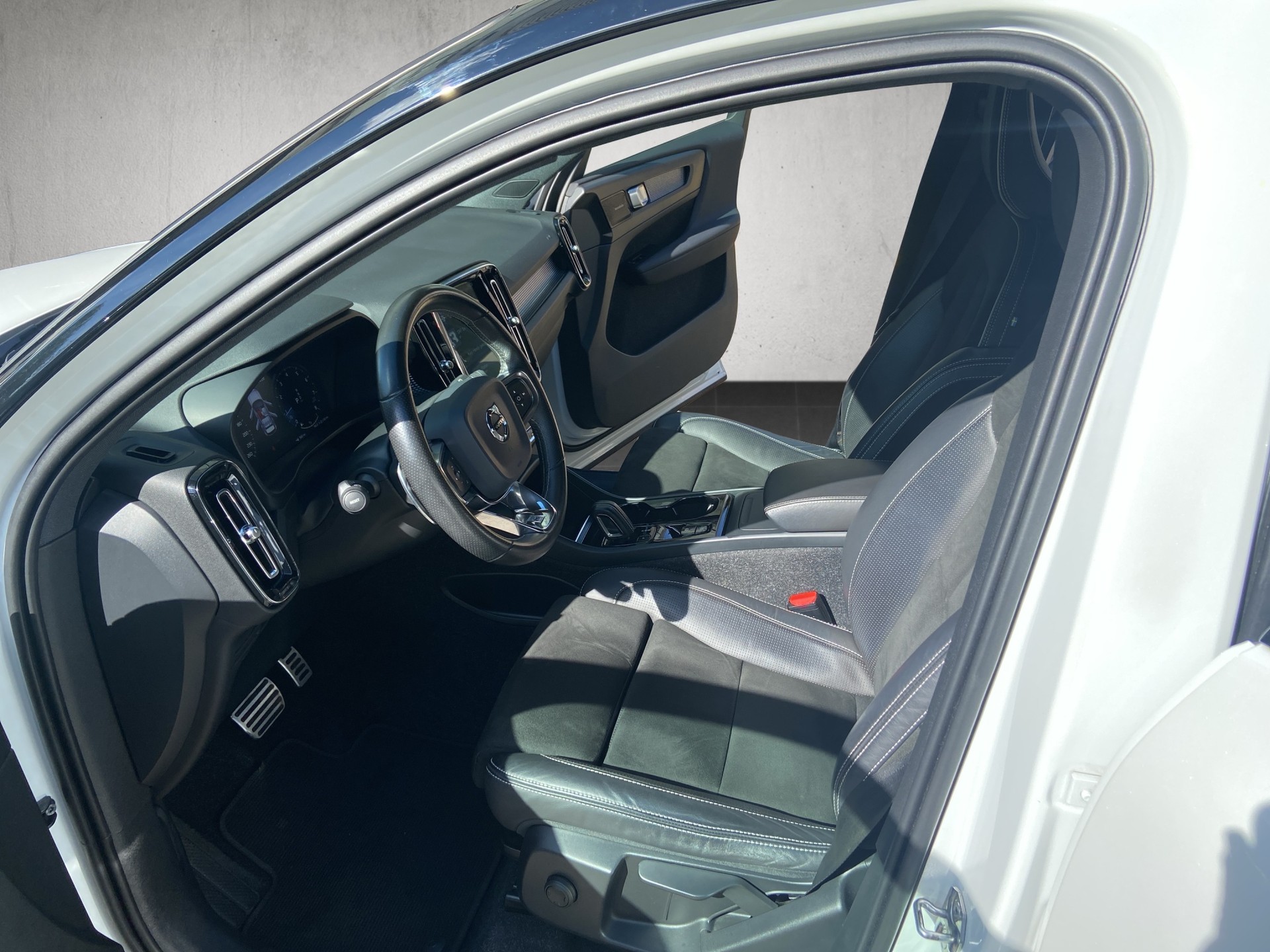VOLVO XC40 T4 AWD R-Design Geartronic-image-6
