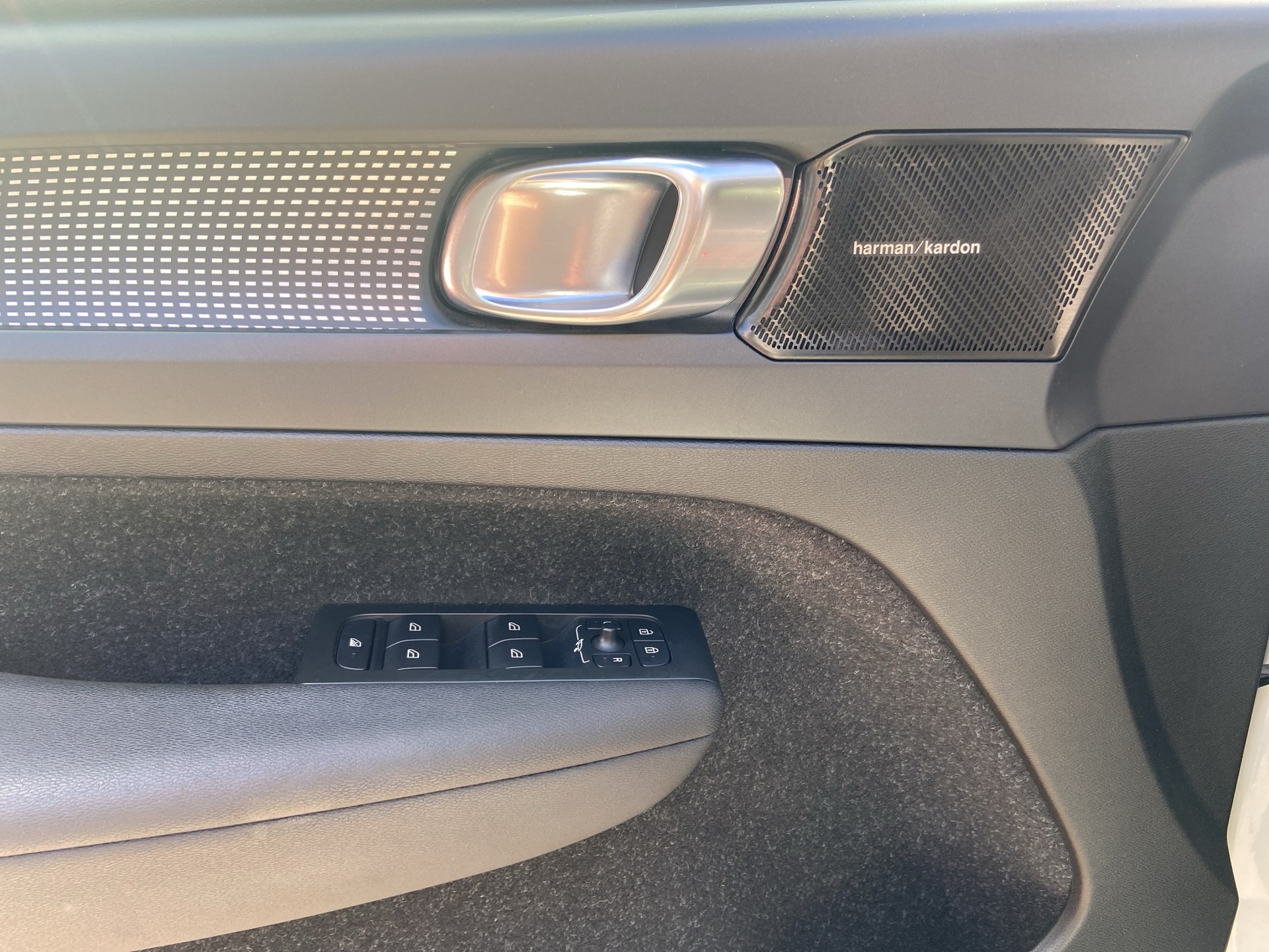 VOLVO XC40 T4 AWD R-Design Geartronic-image-10