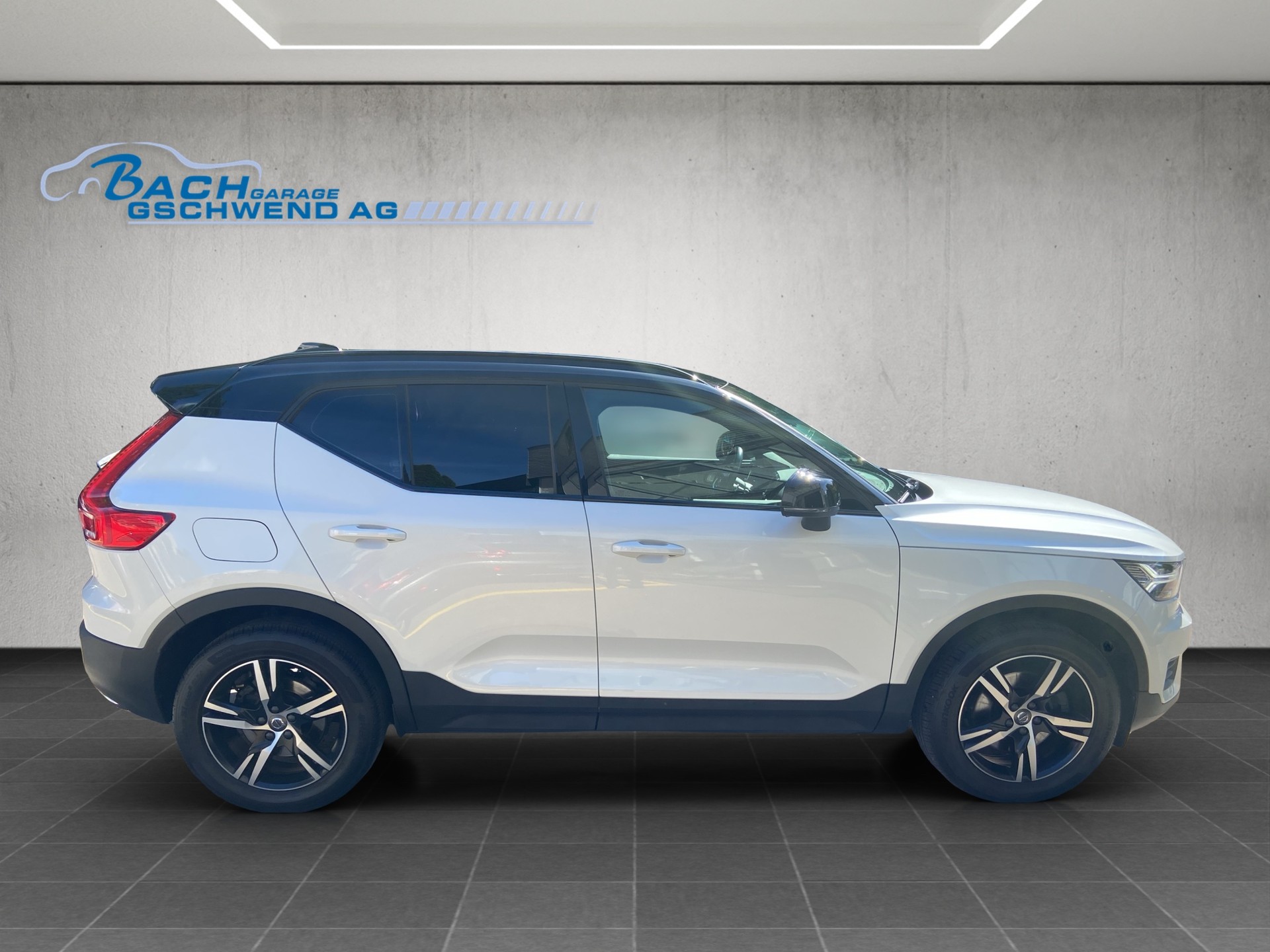 VOLVO XC40 T4 AWD R-Design Geartronic-image-2